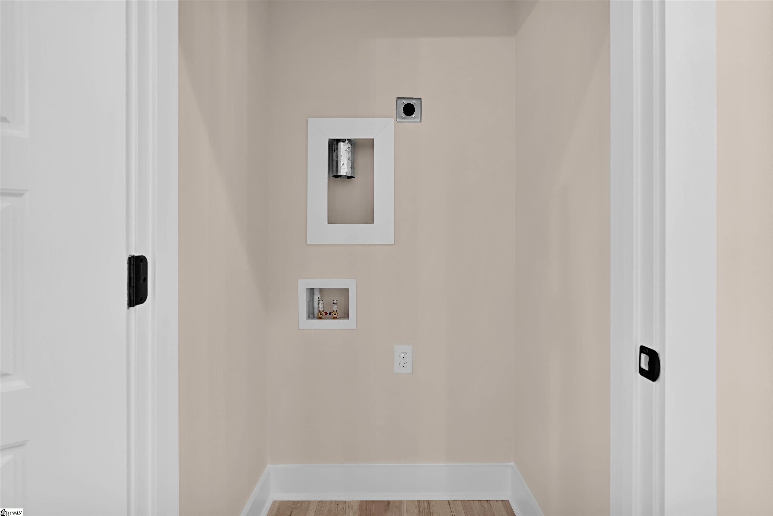 9 Hawthorne Lane Property Photo 11