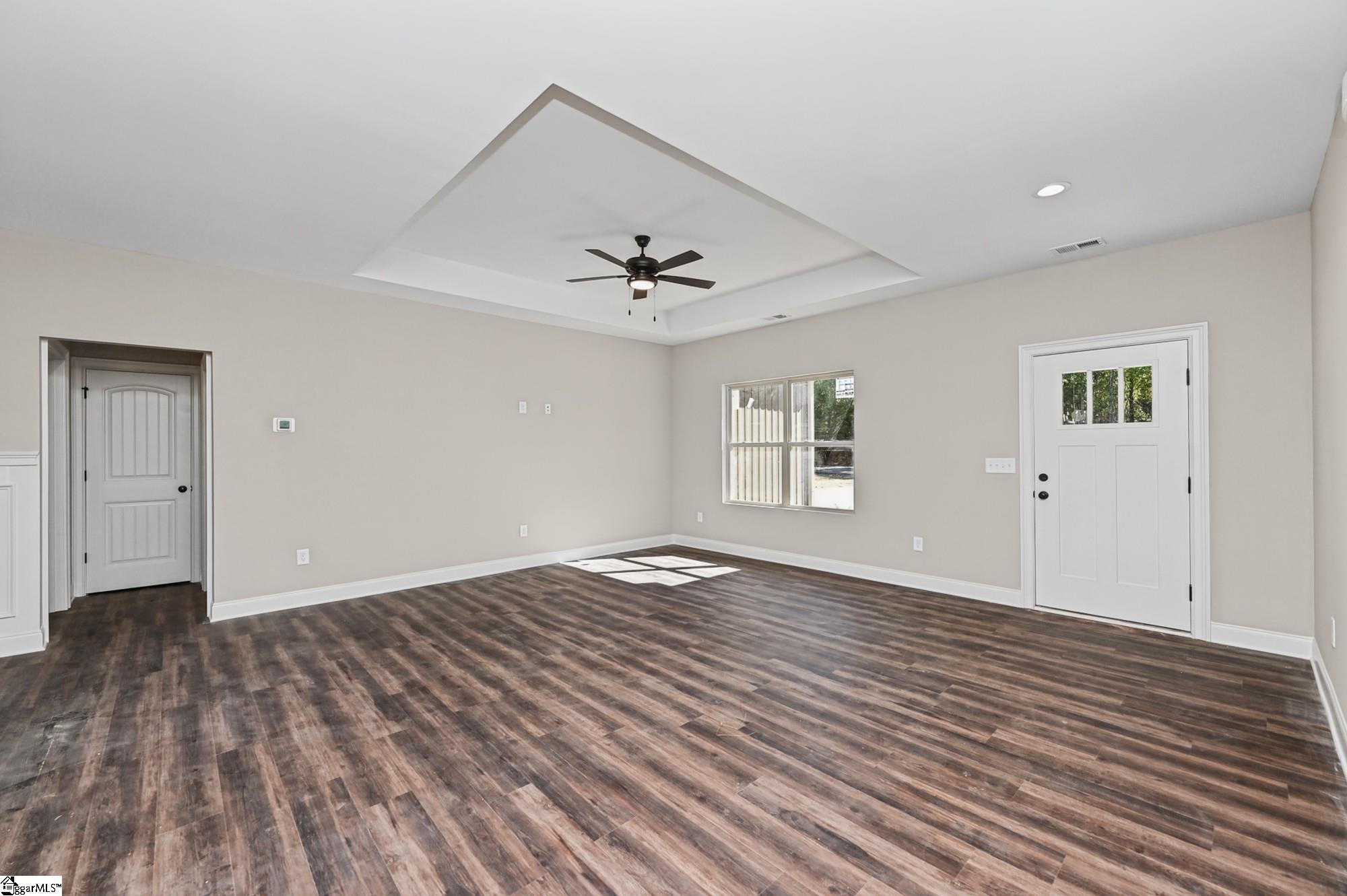 552 Hellams Road Property Photo 4