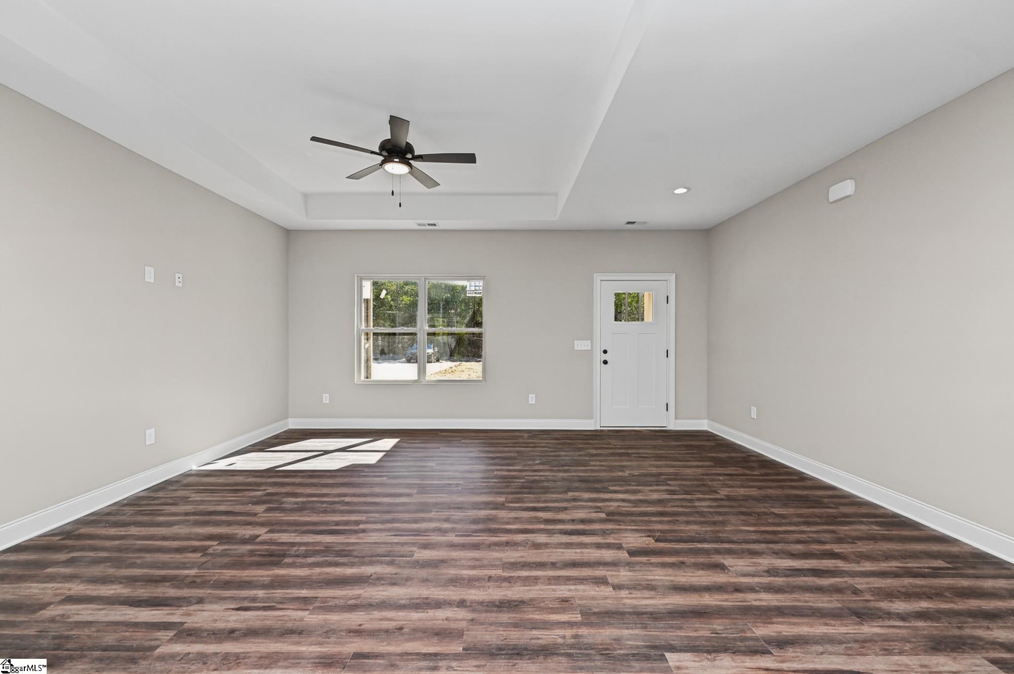 552 Hellams Road Property Photo 6