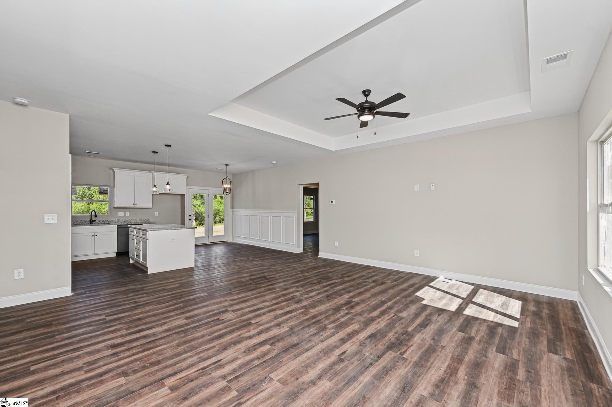 552 Hellams Road Property Photo 8
