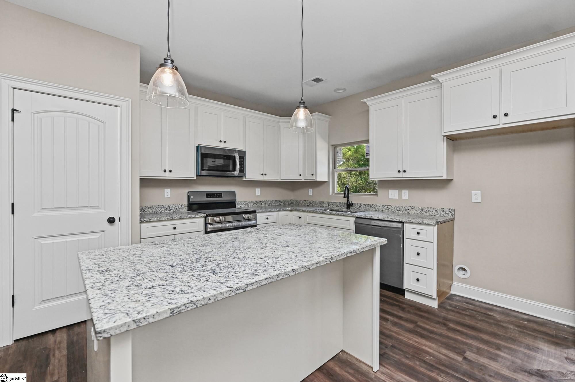 552 Hellams Road Property Photo 11
