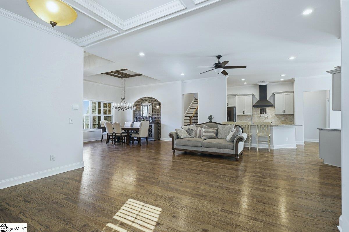 350 Laguna Lane Property Photo 6