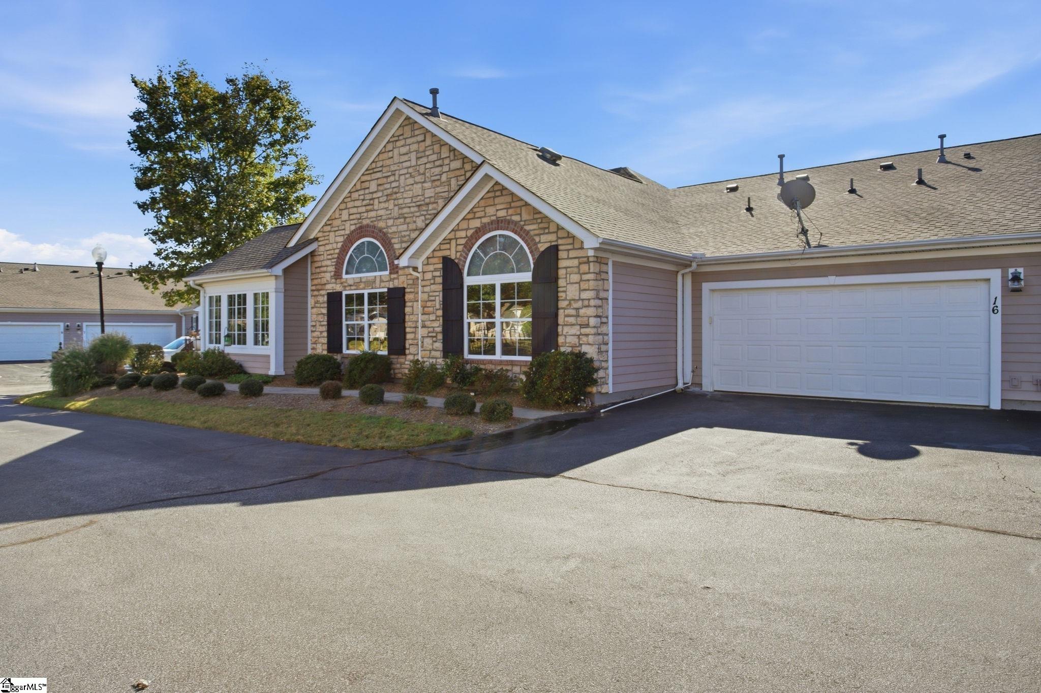 16 Fudora Circle Property Photo 1