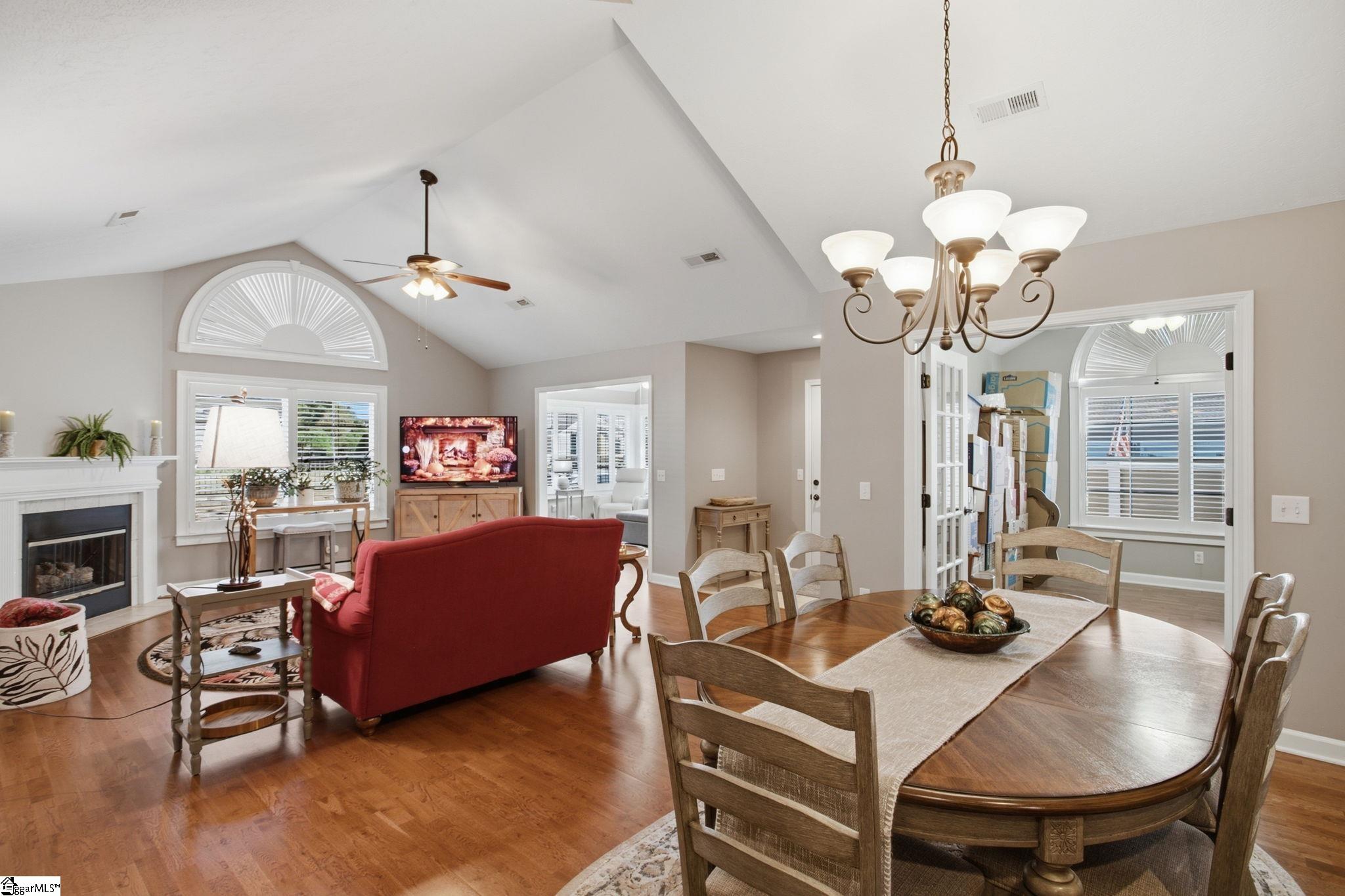 16 Fudora Circle Property Photo 3