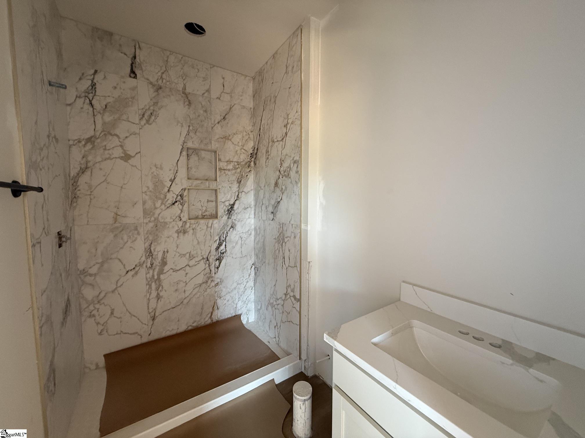 4029 Hollybank Drive Property Photo 13