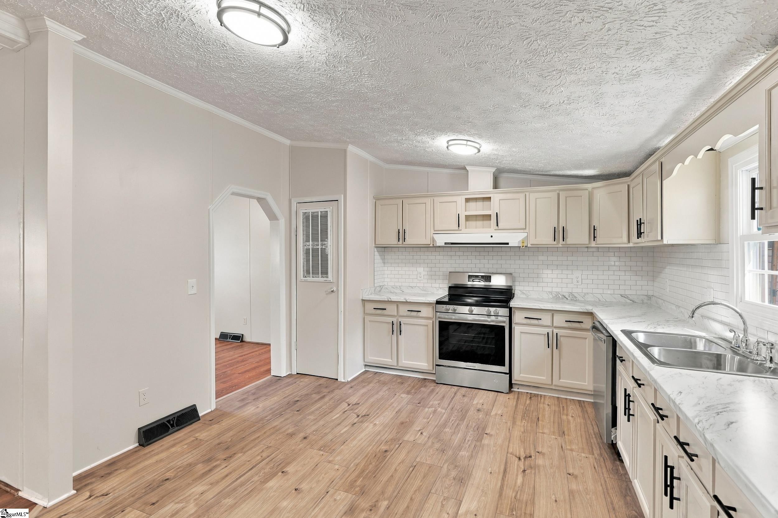 309 Brentwood Circle Property Photo 7