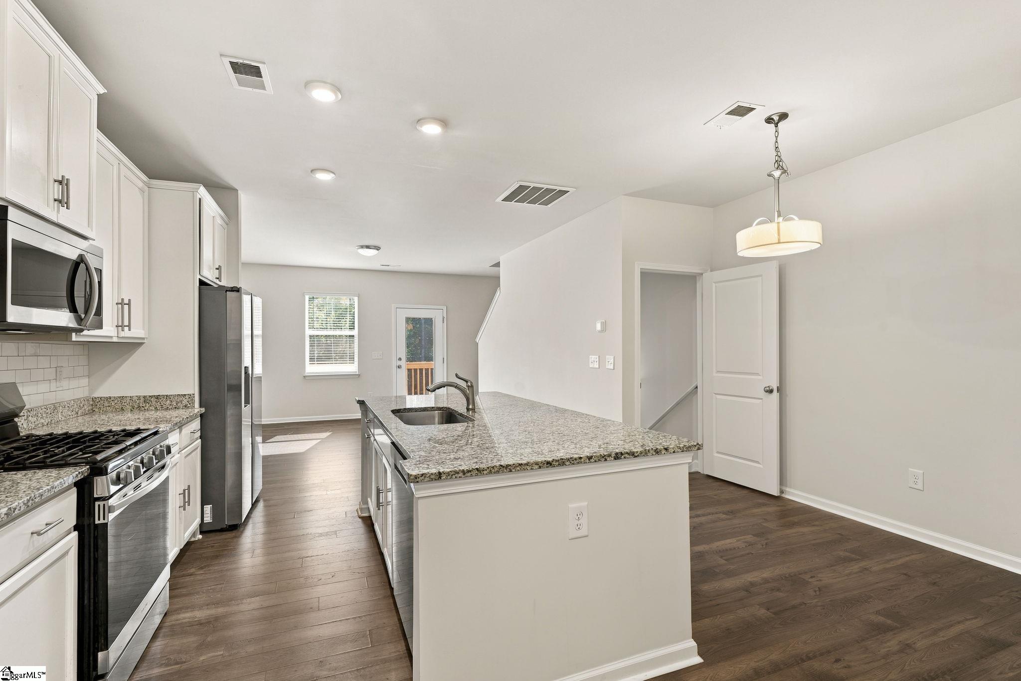 103 Cedar Oak Lane Property Photo 4