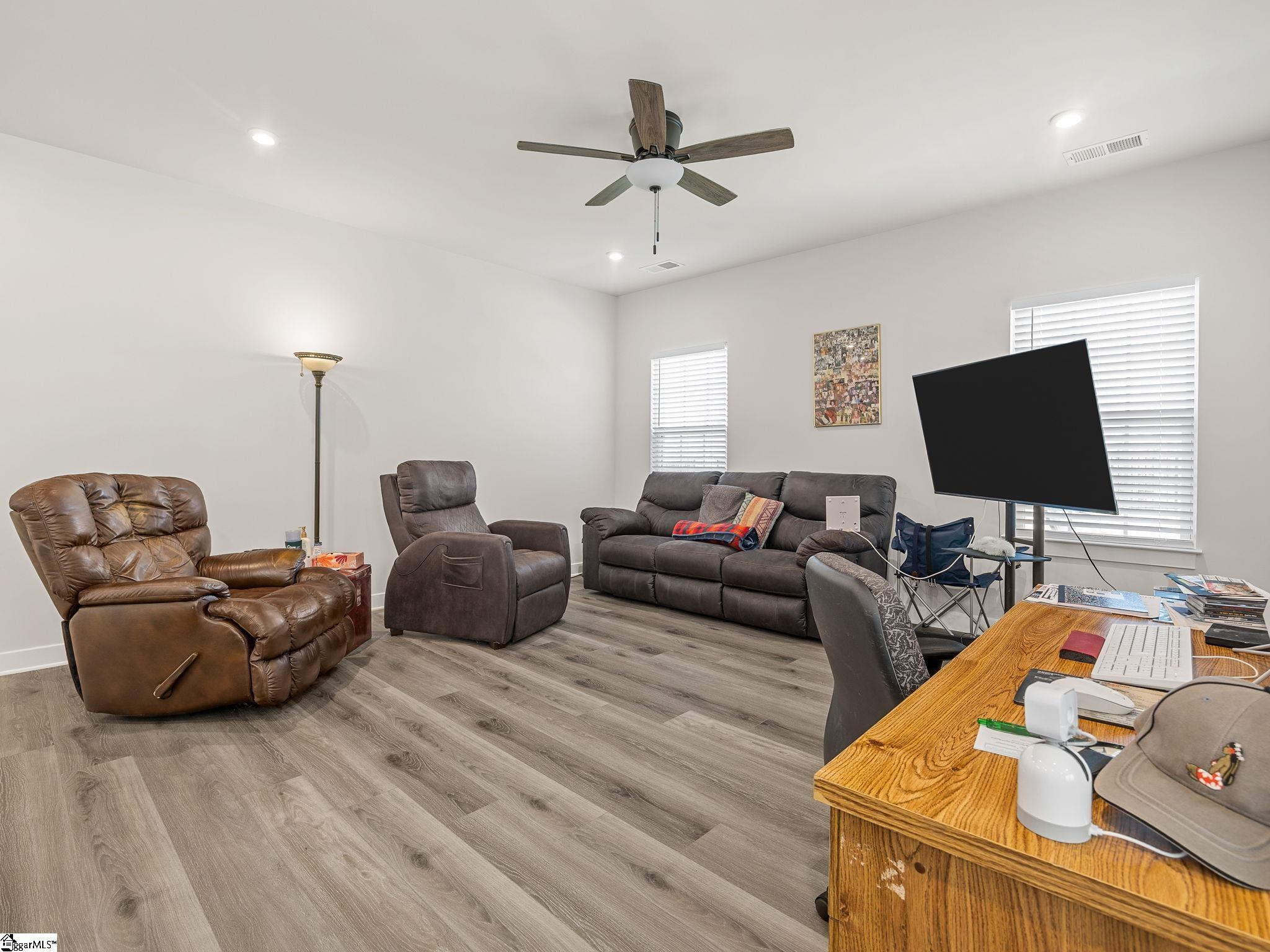 7056 Glass Court Property Photo 9