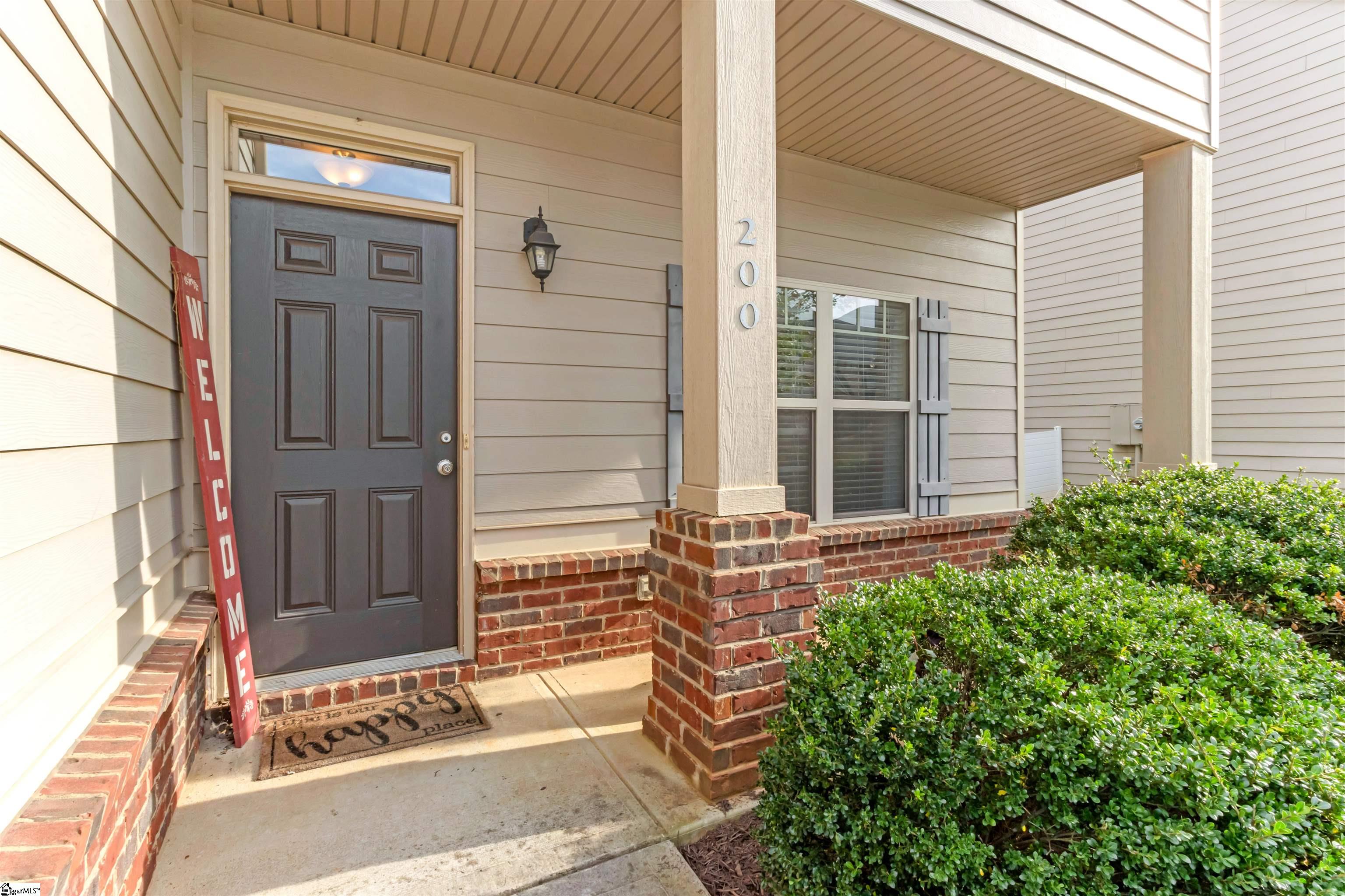 200 Elmhaven Drive Property Photo 3