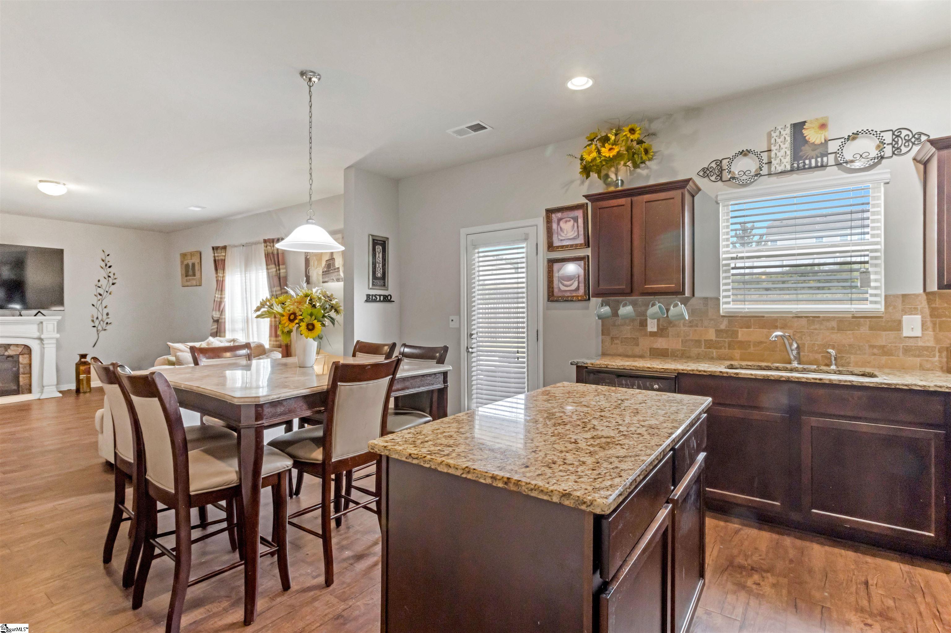 200 Elmhaven Drive Property Photo 8