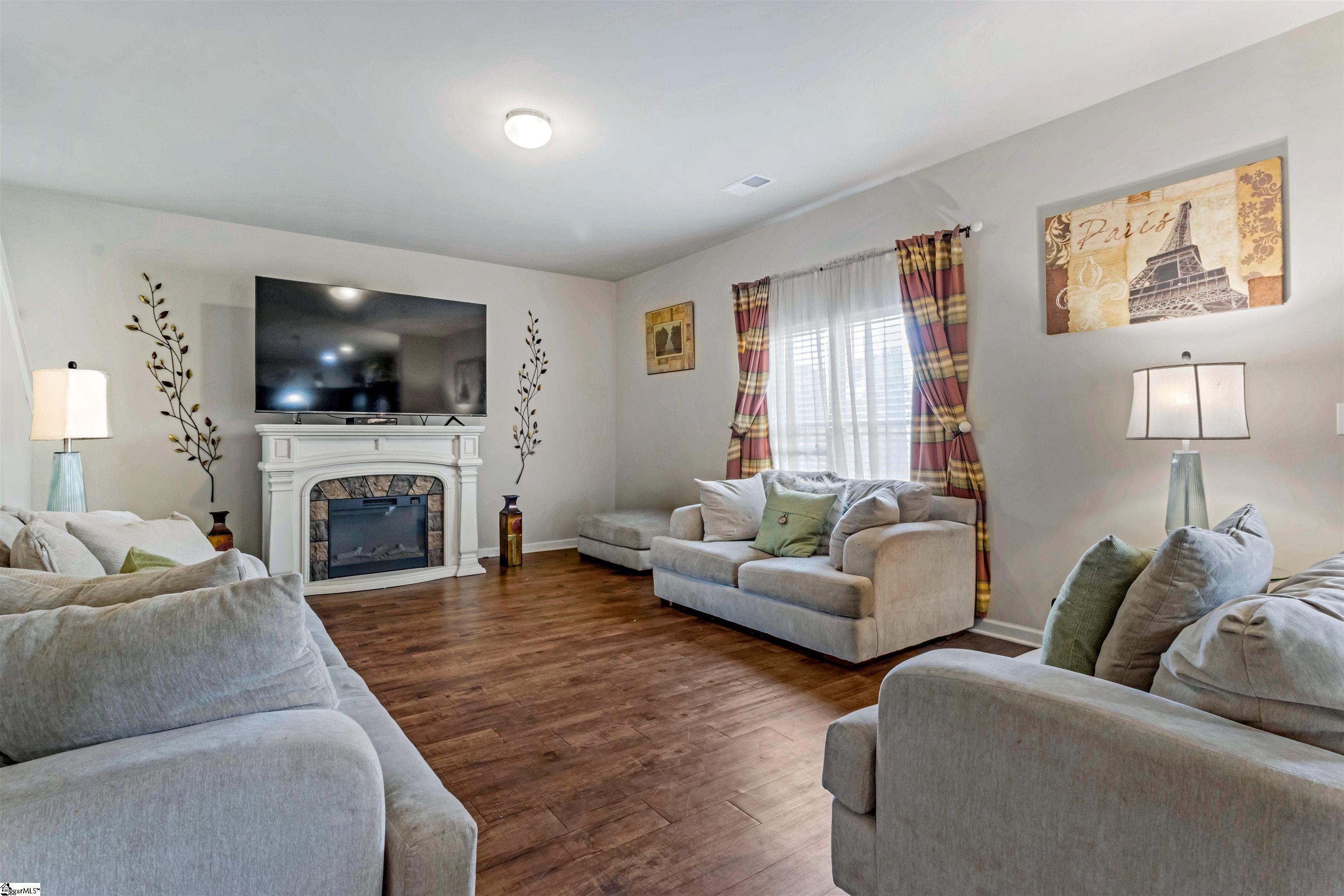 200 Elmhaven Drive Property Photo 13