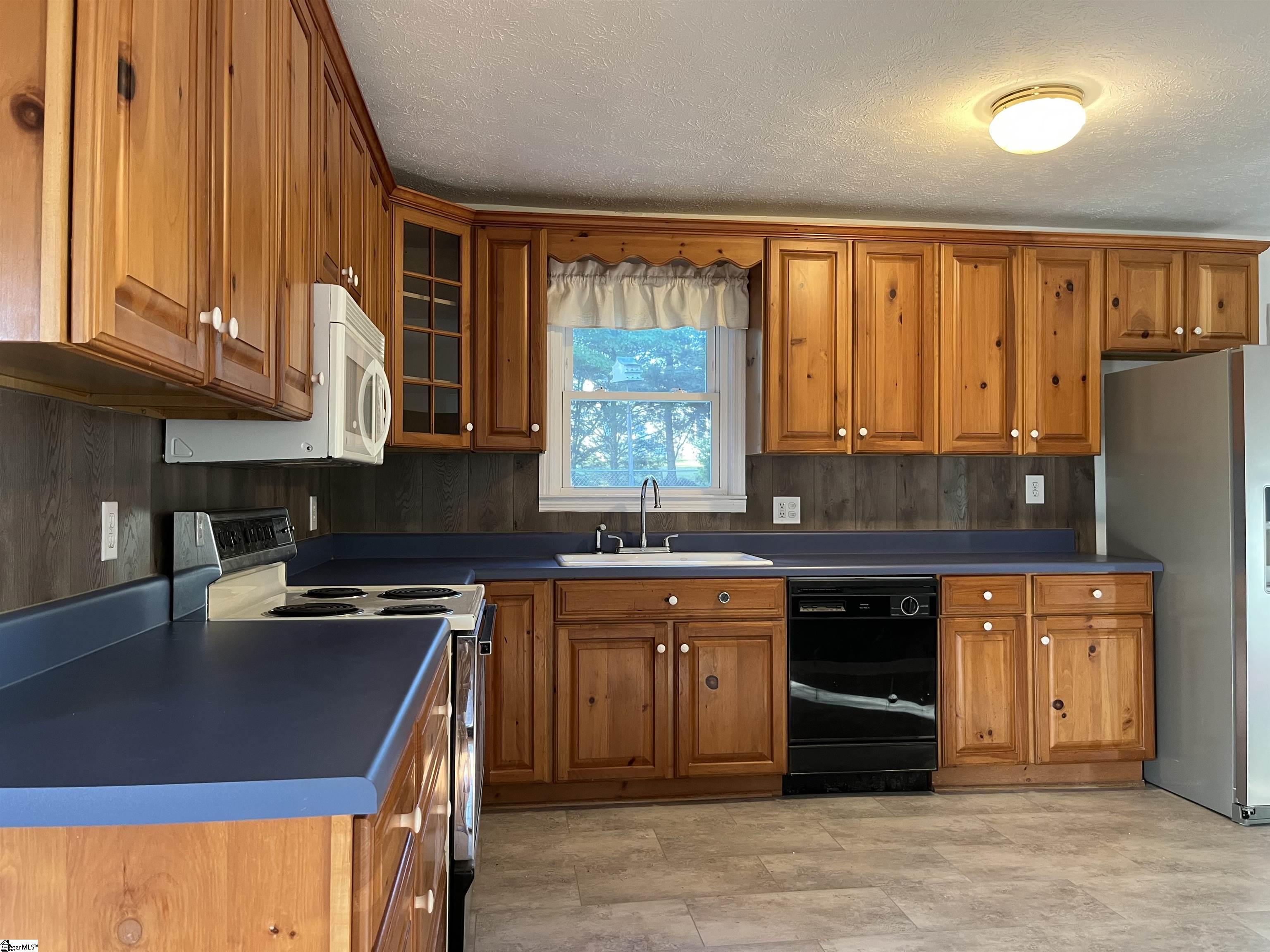 10 Cadillac Court Property Photo 6