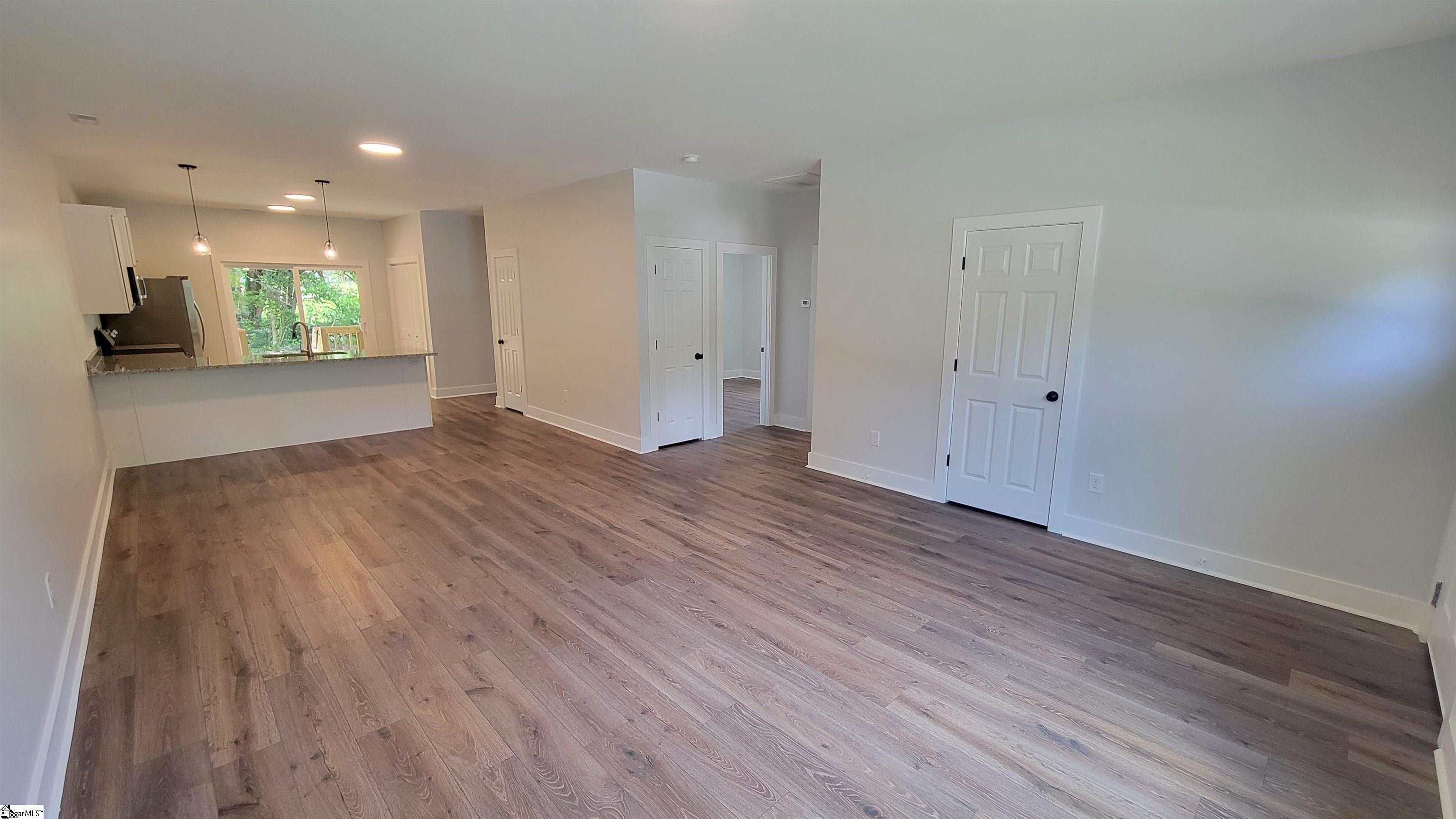 1607056 Property Photo 4