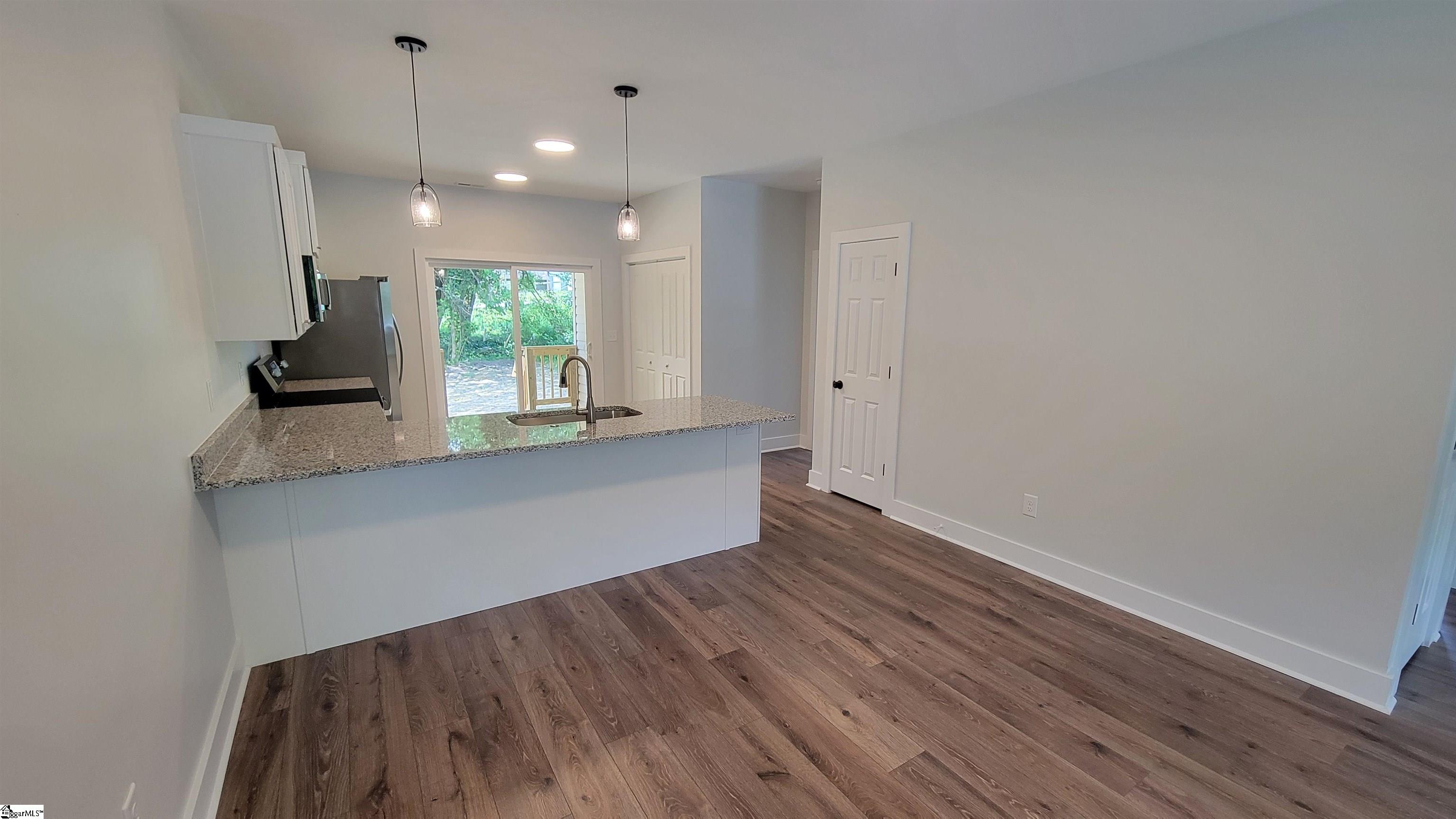 1607056 Property Photo 5