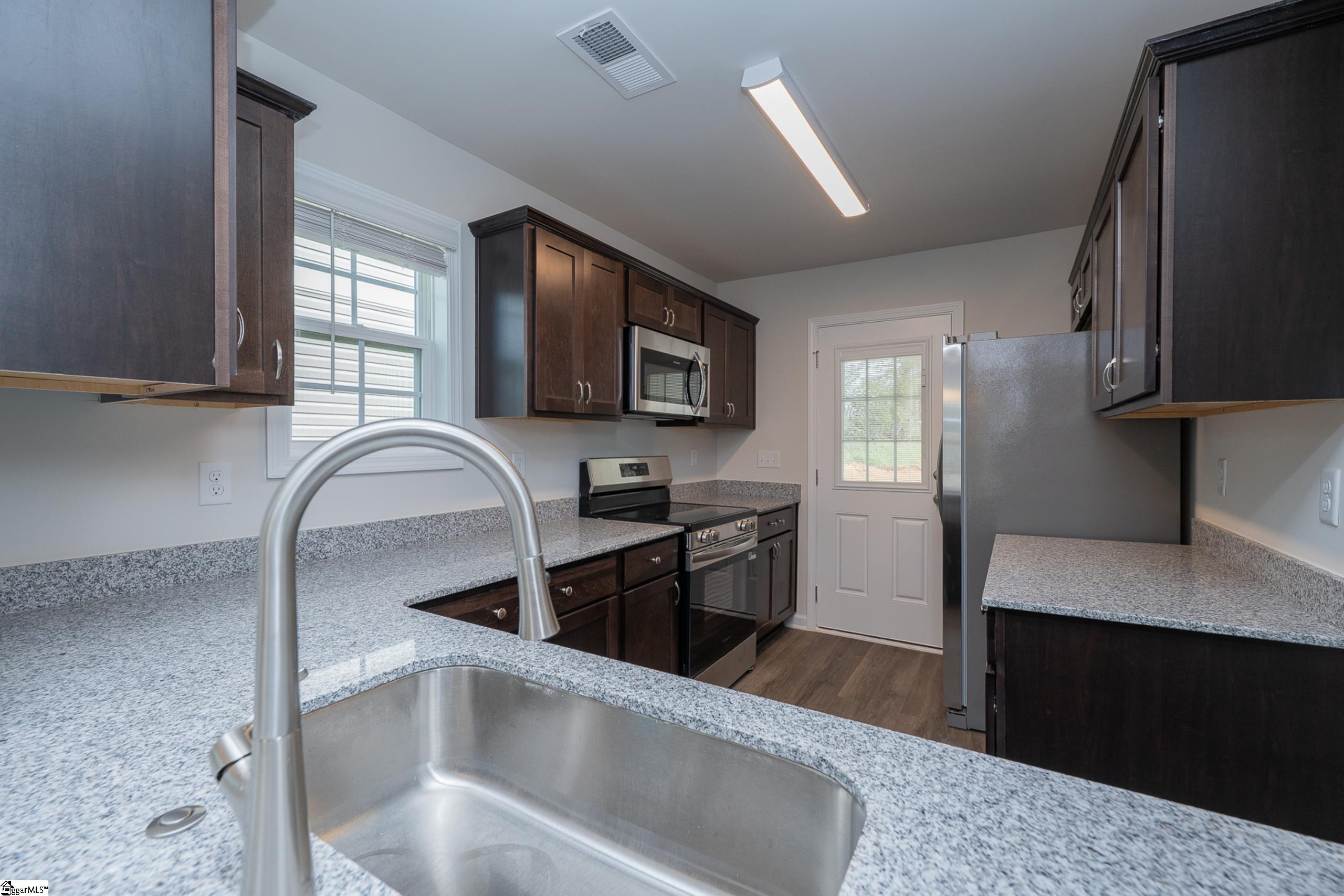204 Waltham Court Property Photo 6