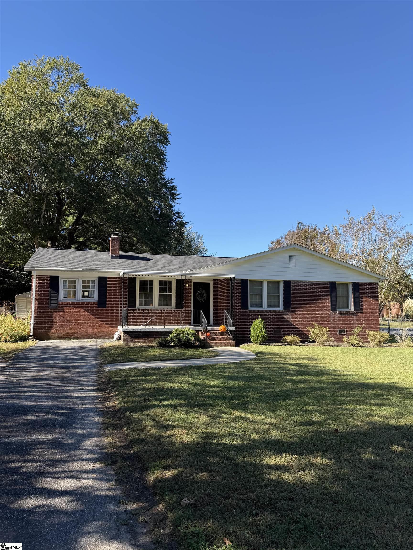 207 Ivy Drive Property Photo 1