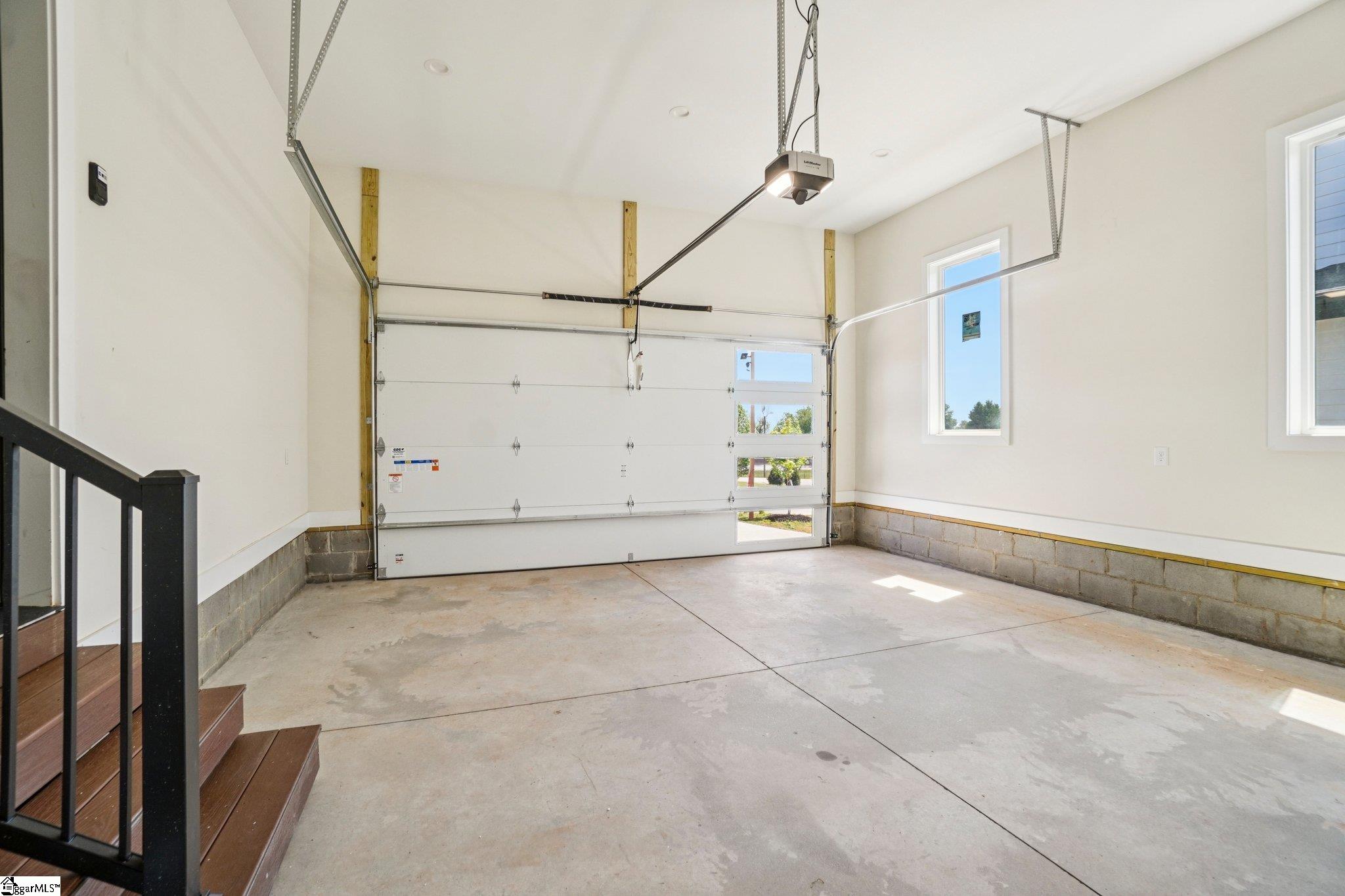 44 Village Crest Drive Property Photo 46