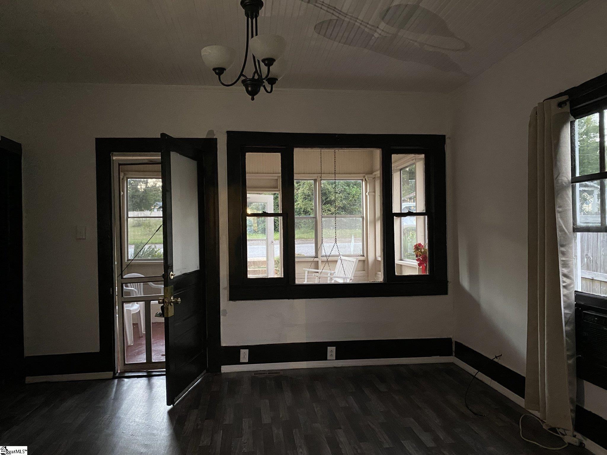 907 S Johnson Street Property Photo 5
