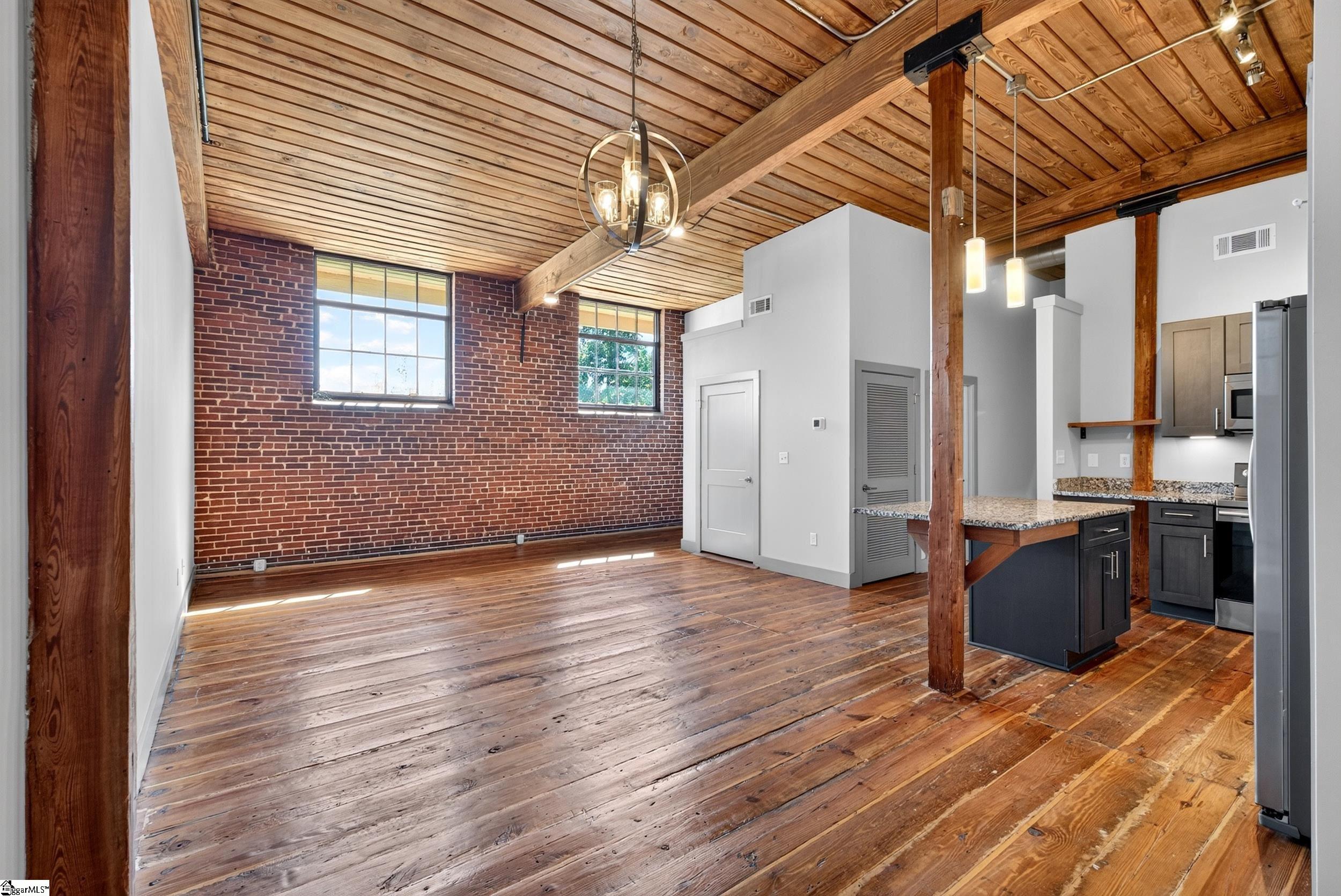 806 Green Avenue Property Photo 4