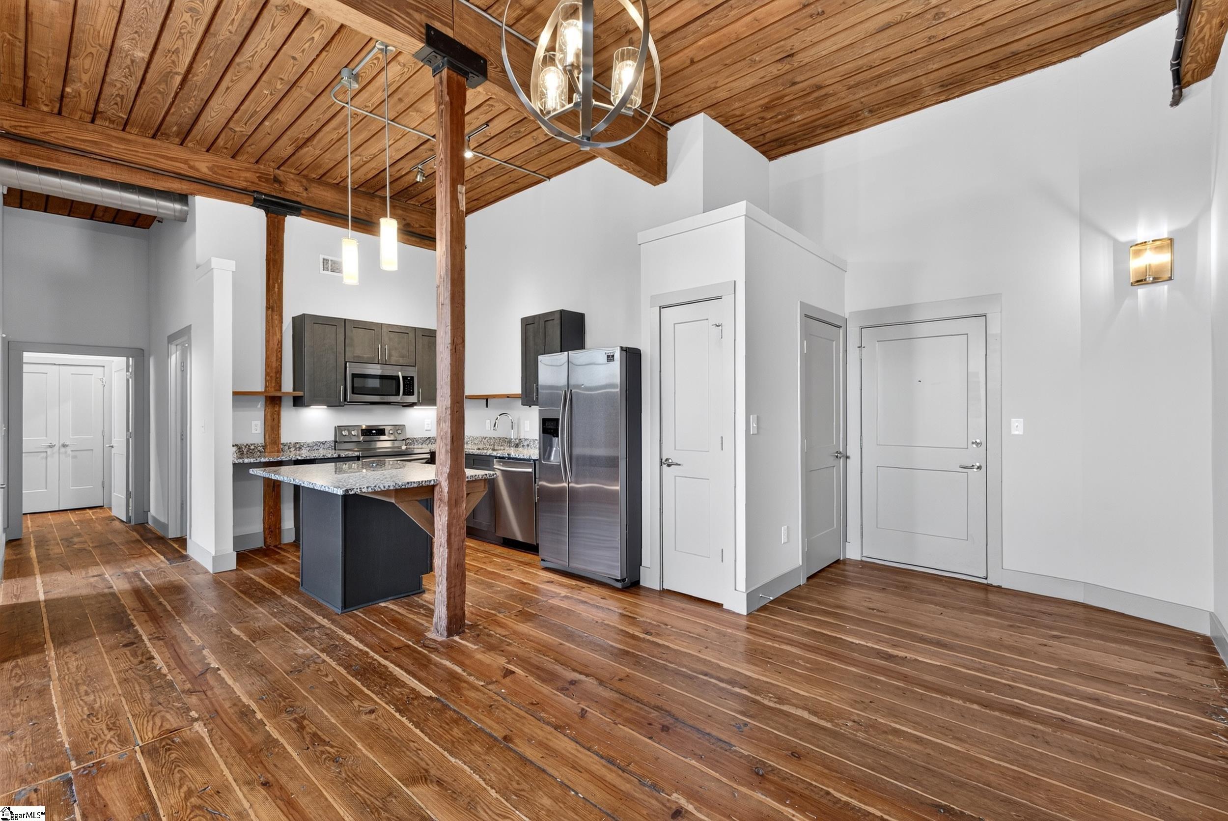 806 Green Avenue Property Photo 6