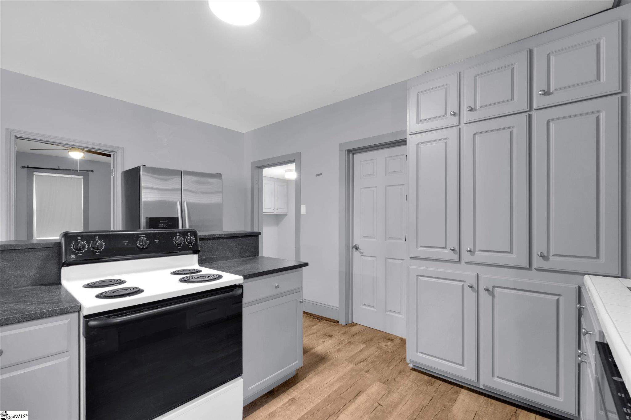 33 Ross Street Property Photo 10