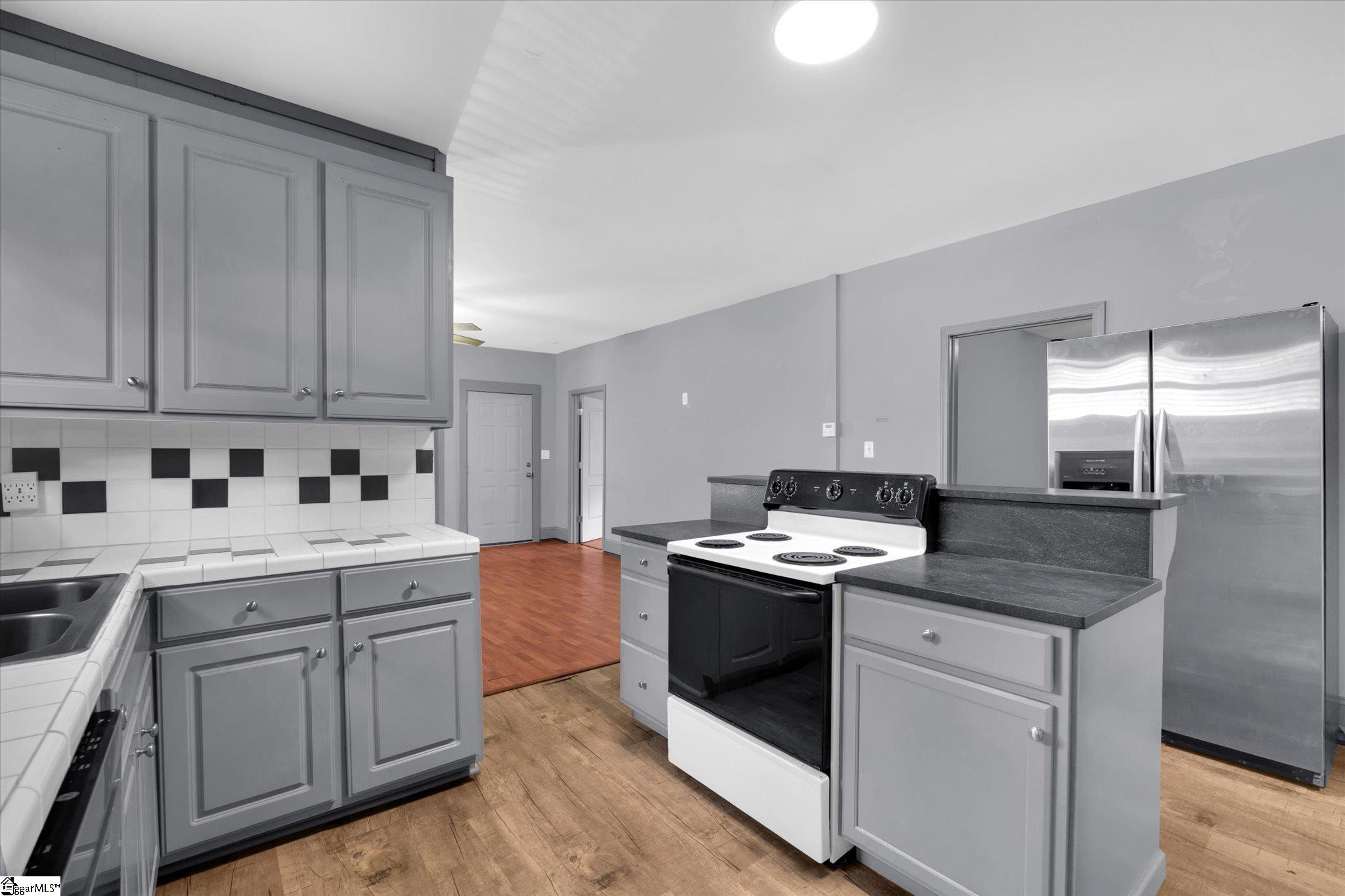 33 Ross Street Property Photo 11