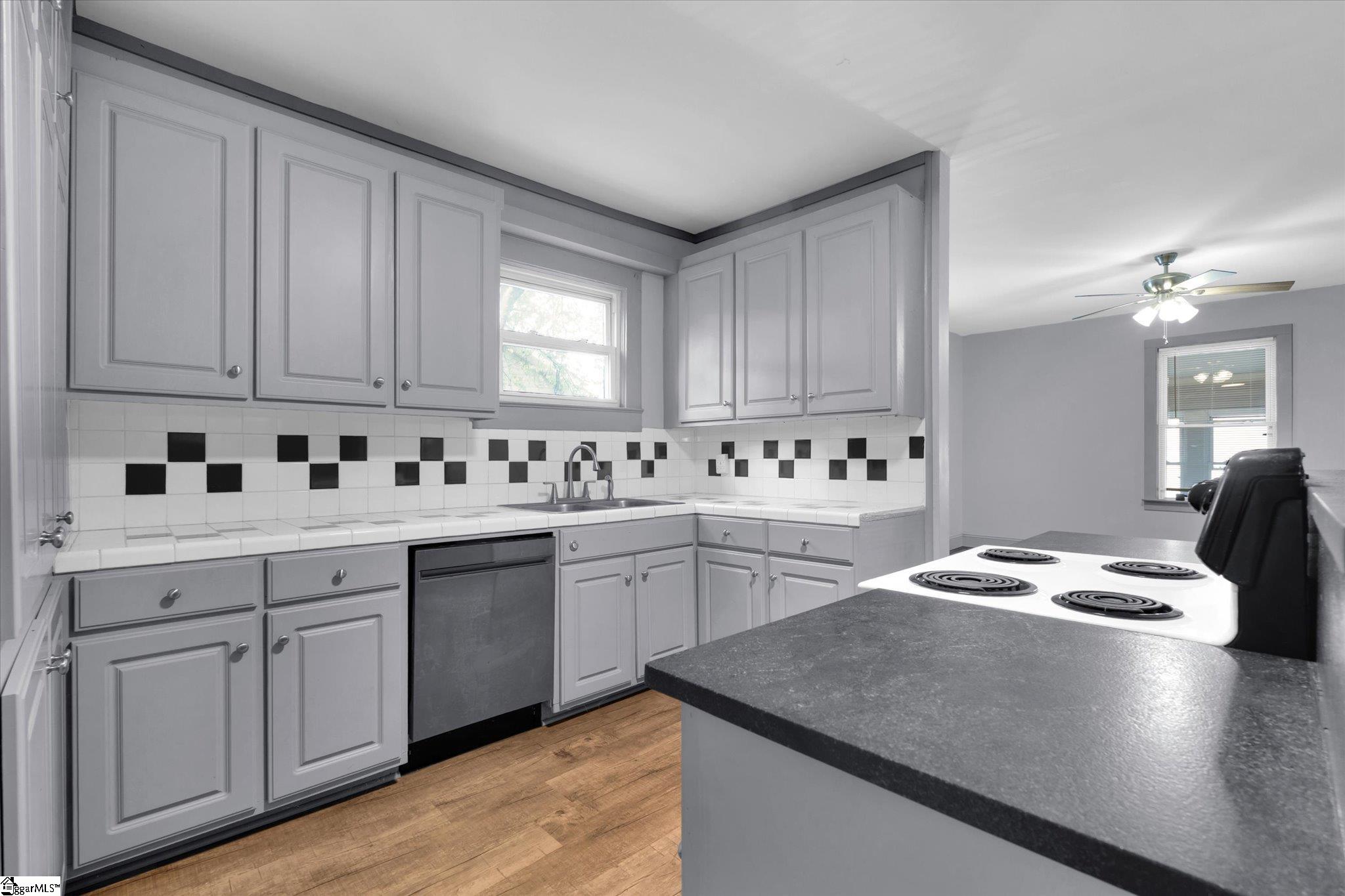 33 Ross Street Property Photo 12