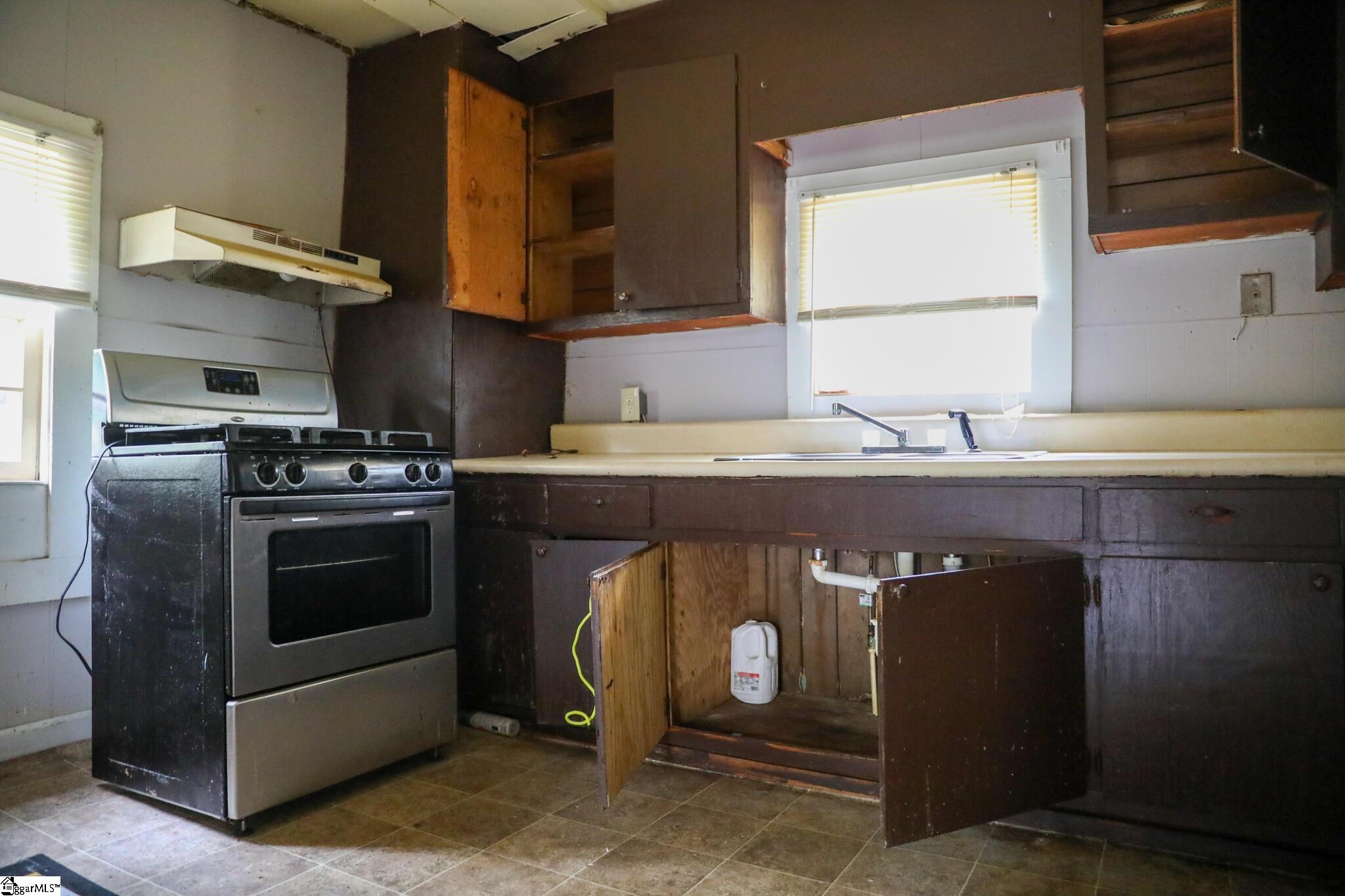 128 Bird Street Property Photo 7