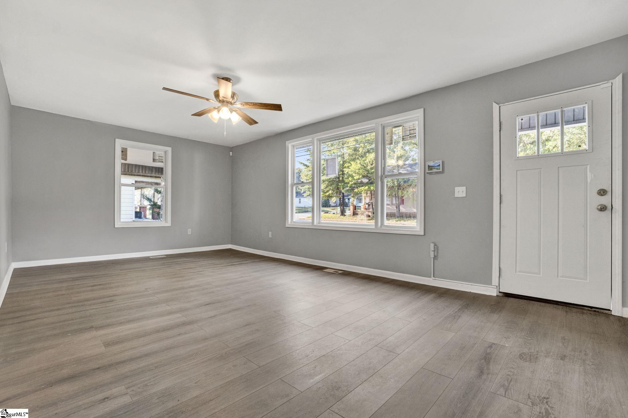 202 Holland Street Property Photo 4