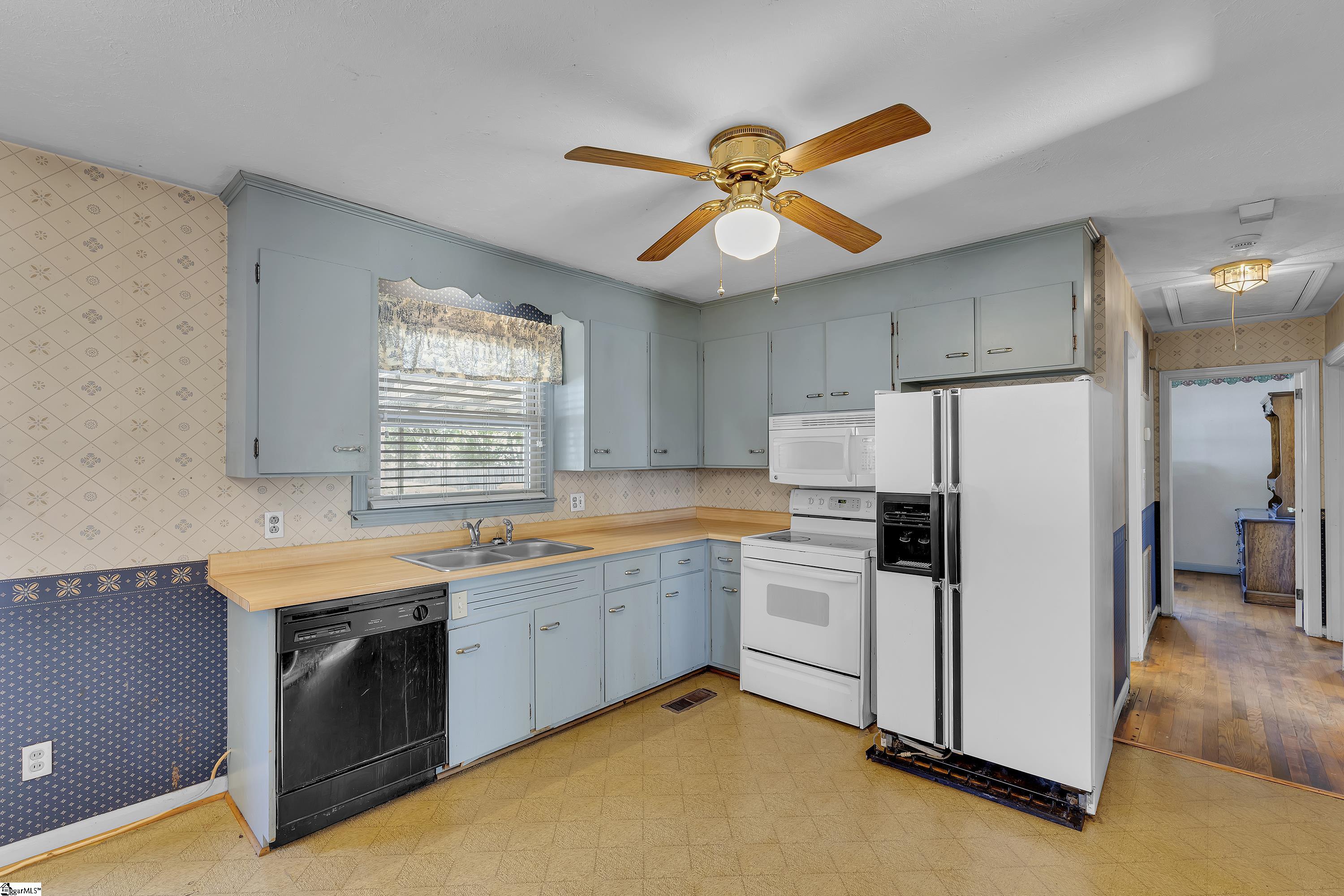 9 Clemson Avenue Property Photo 3