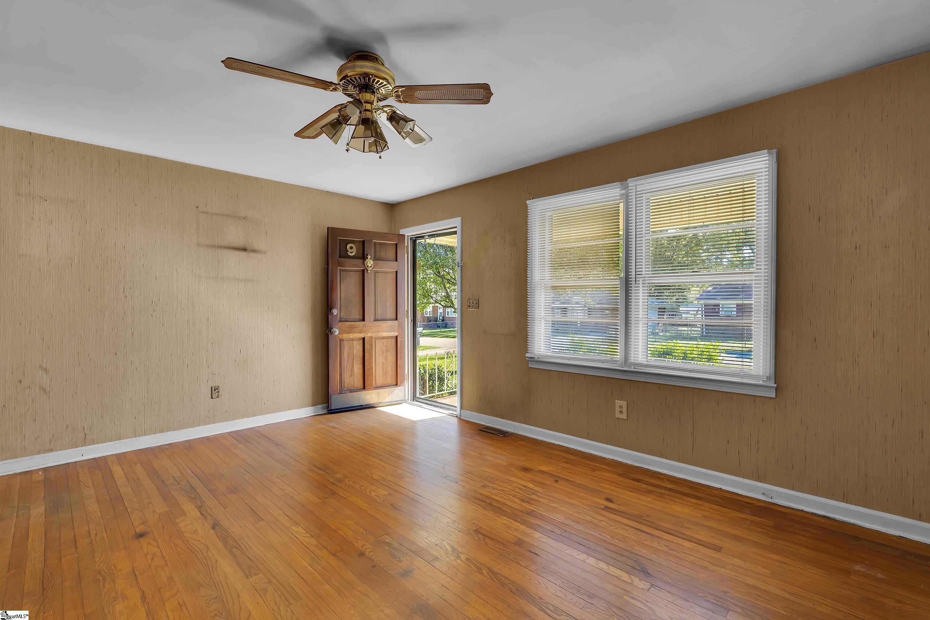 9 Clemson Avenue Property Photo 4