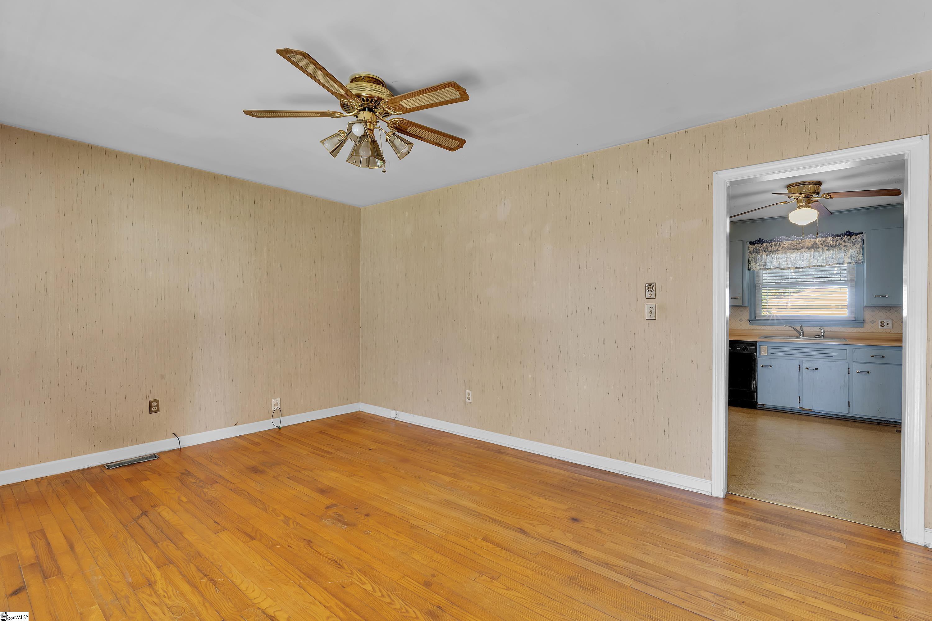 9 Clemson Avenue Property Photo 5