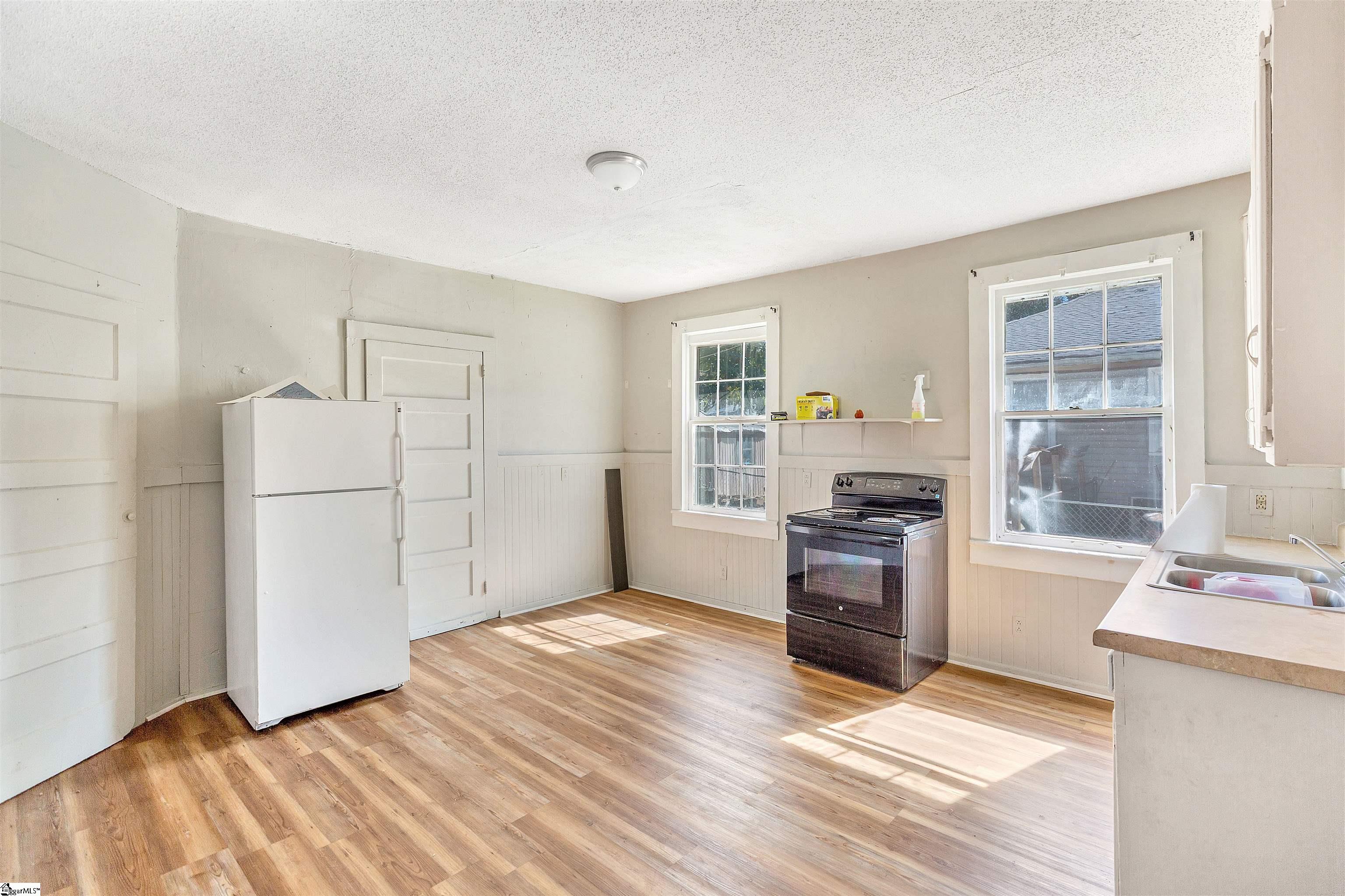 402 J Street Property Photo 17