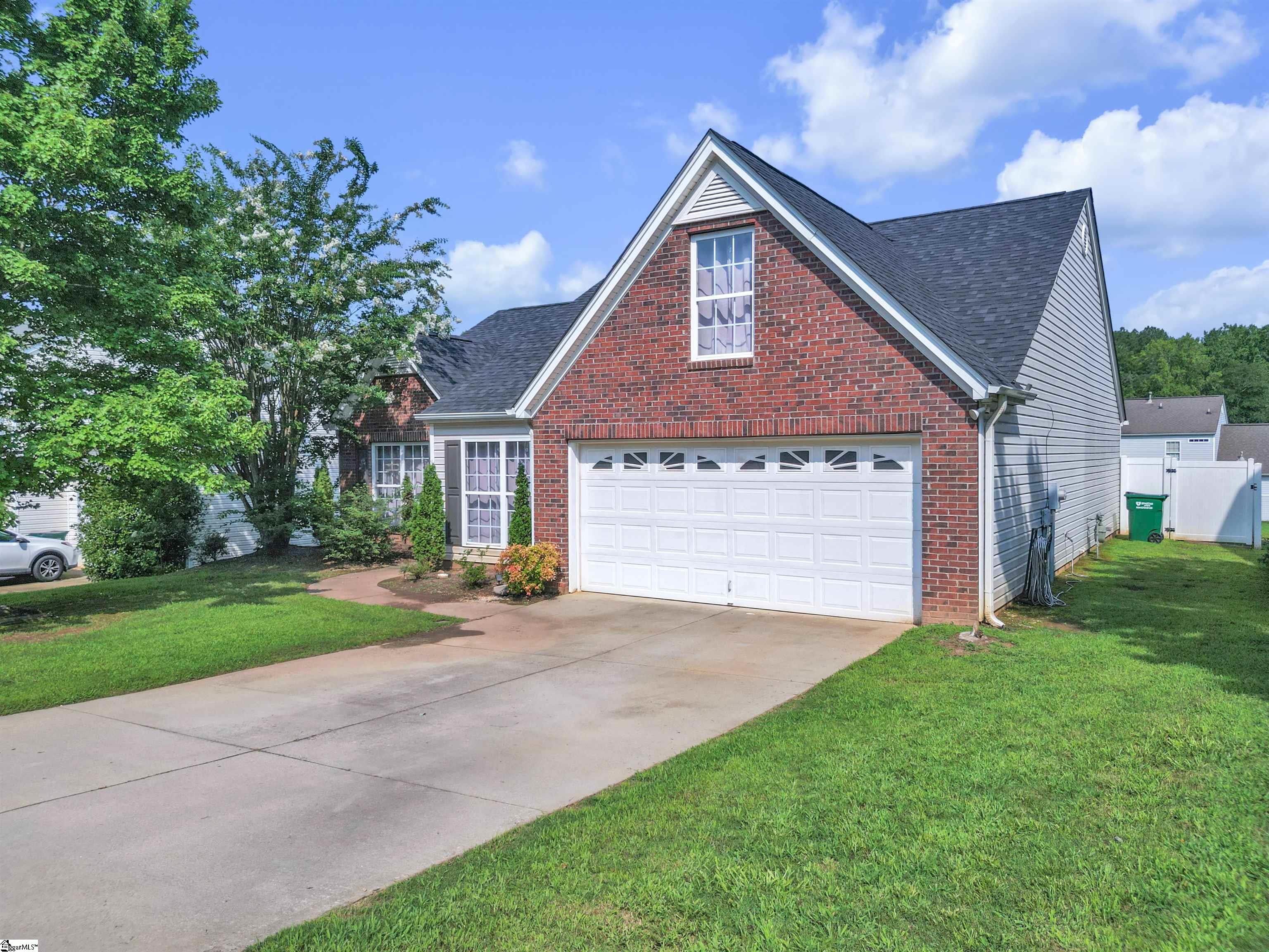 258 Dartmoor Drive Property Photo 2