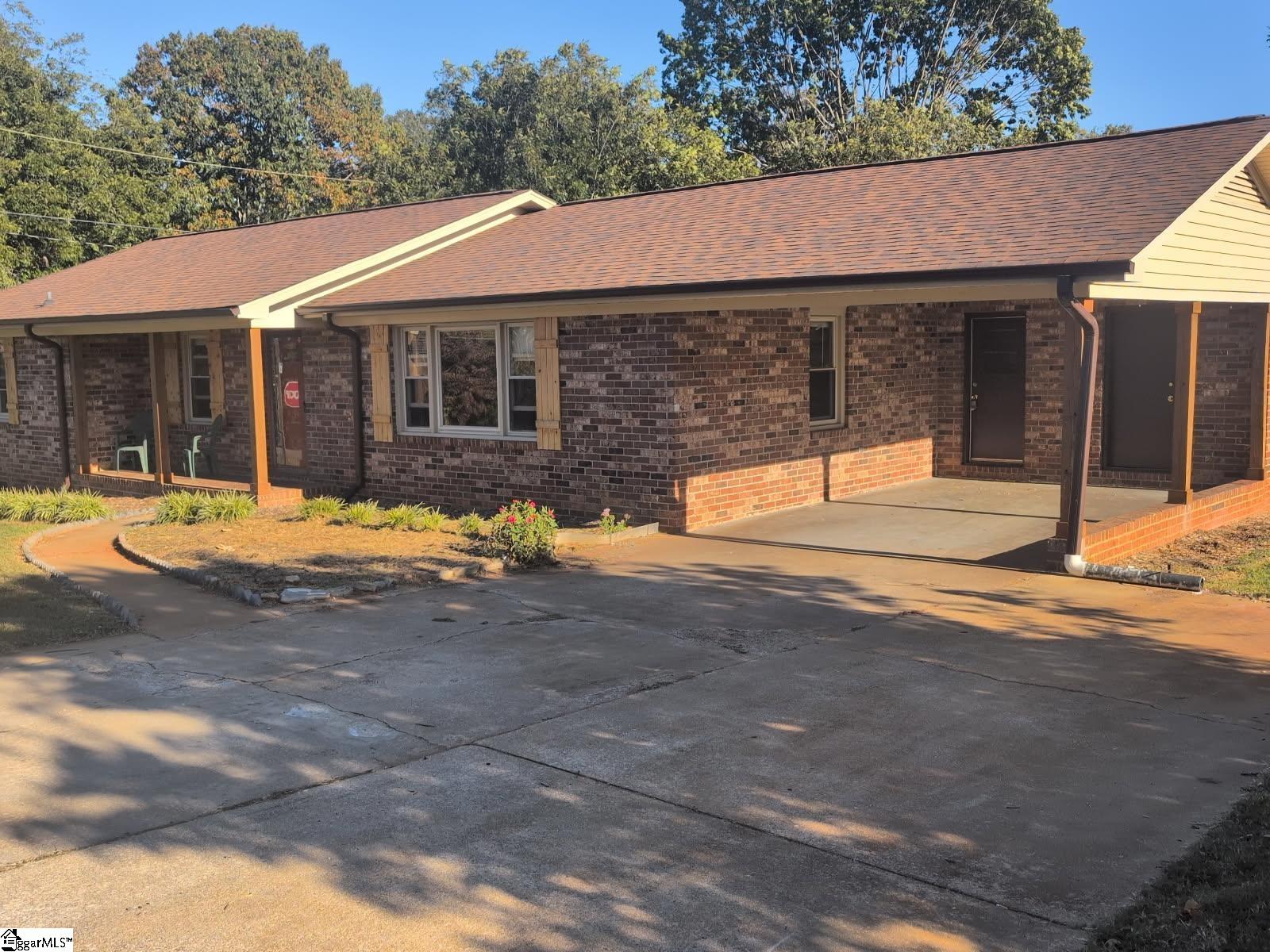 201 Acorn Drive Property Photo 1