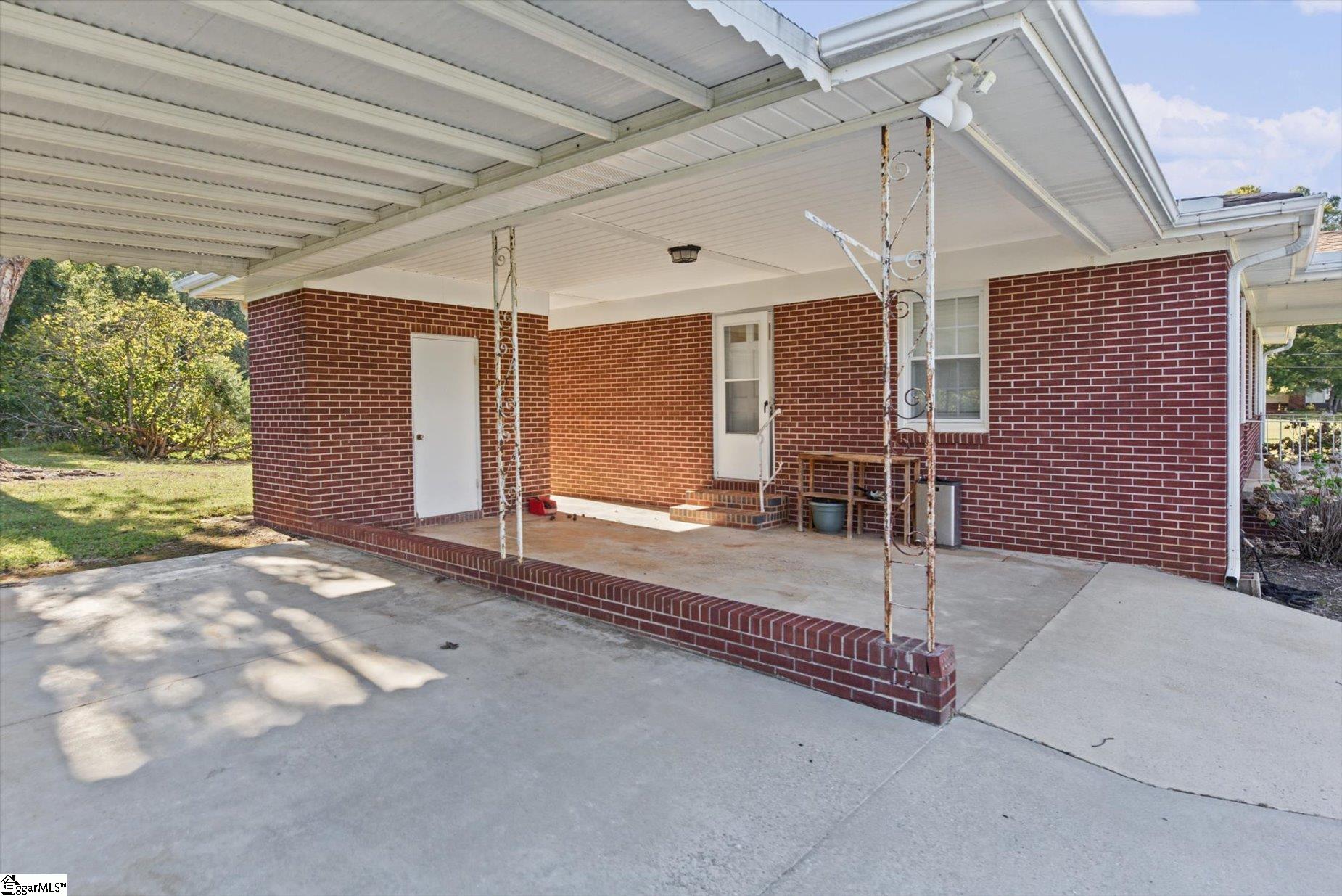 747 Lusk Road Property Photo 4