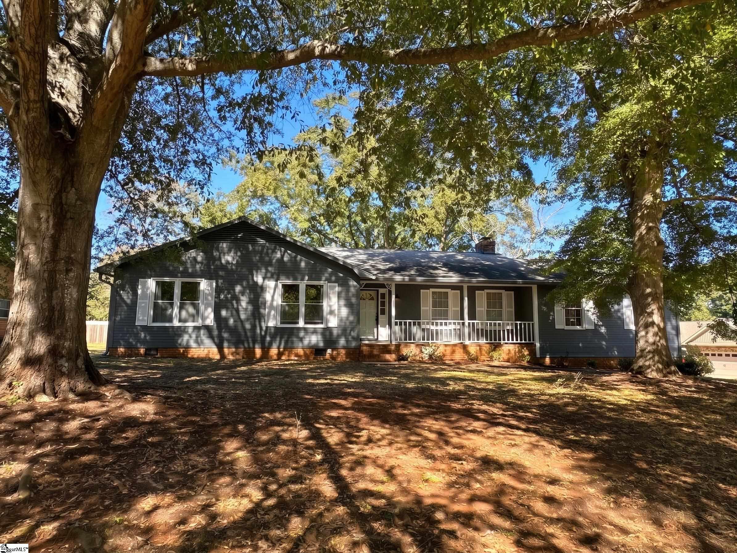 207 Laurelwood Drive Property Photo 1