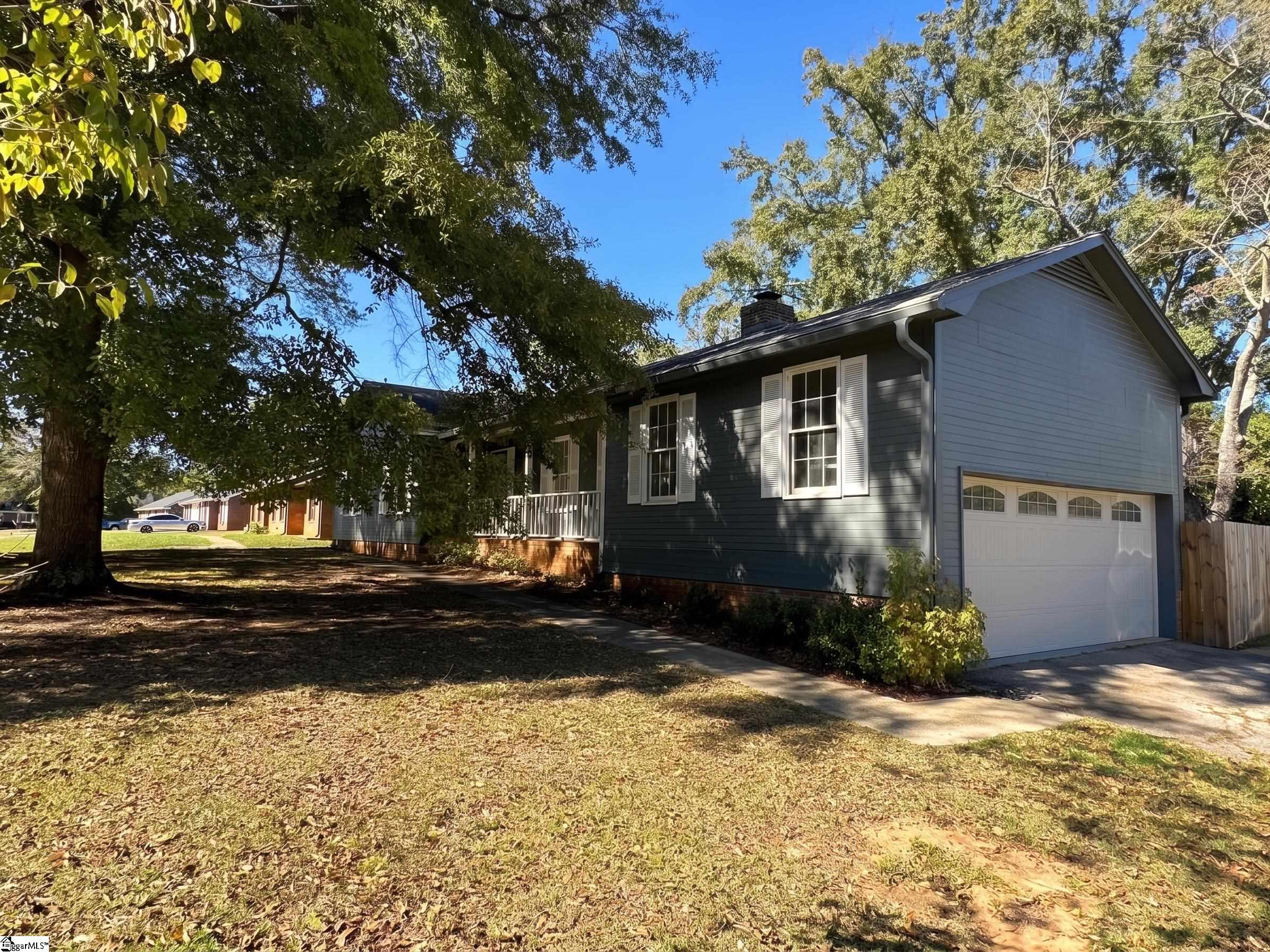 207 Laurelwood Drive Property Photo 2