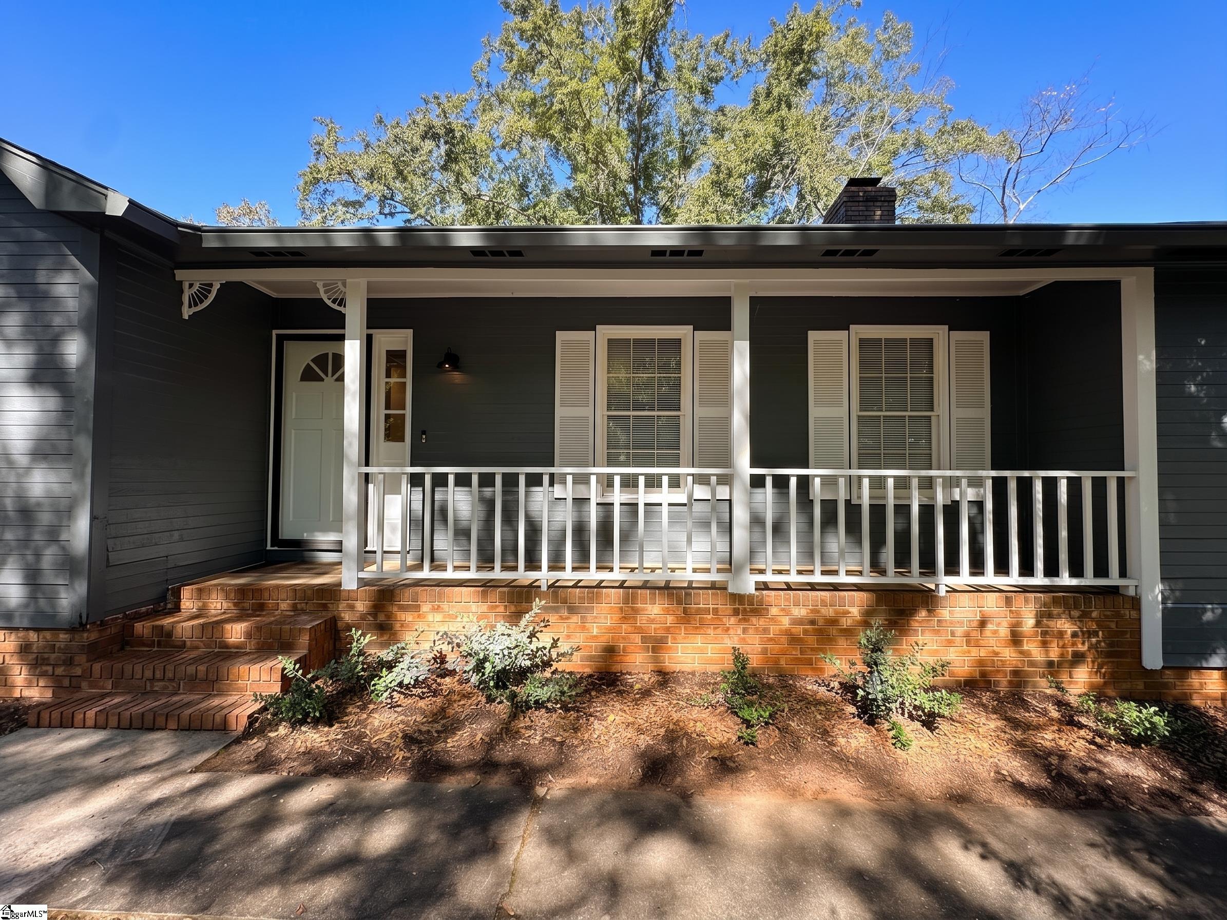 207 Laurelwood Drive Property Photo 3