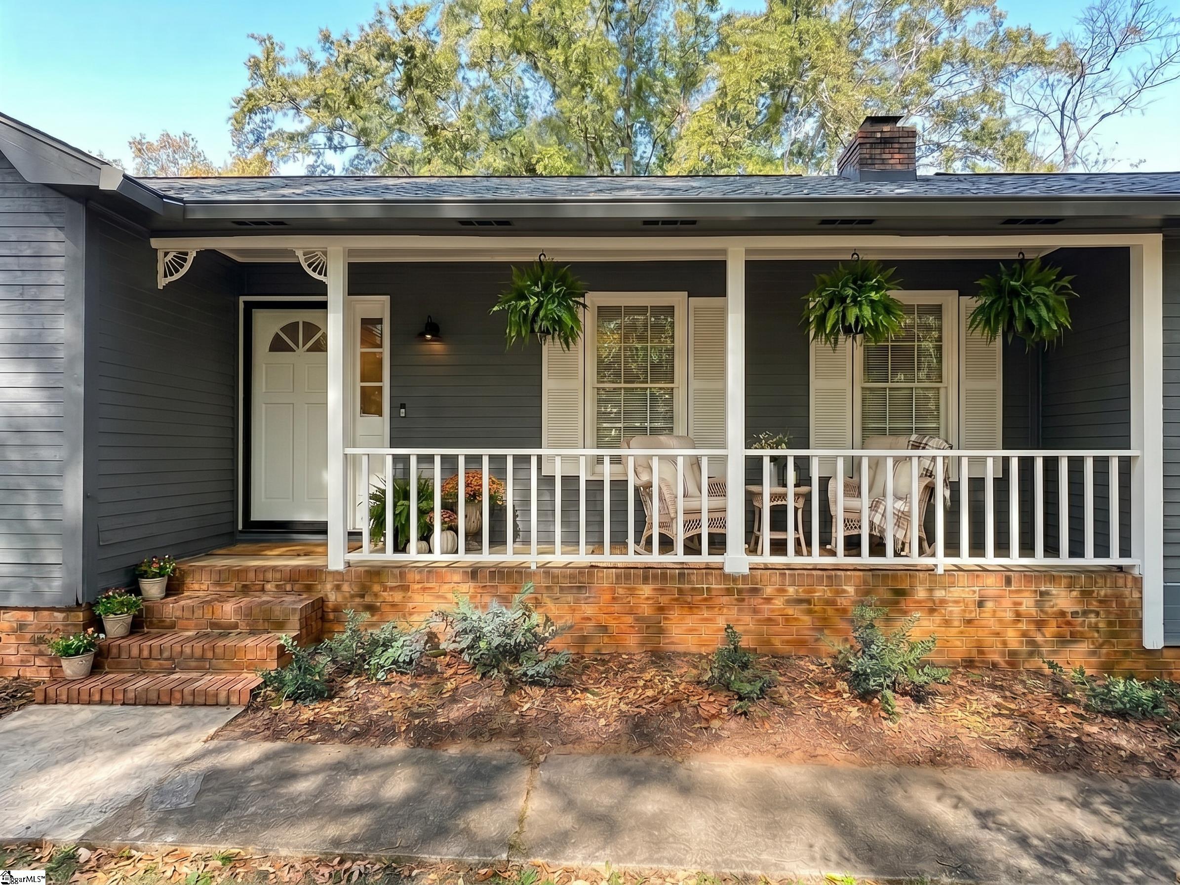 207 Laurelwood Drive Property Photo 4