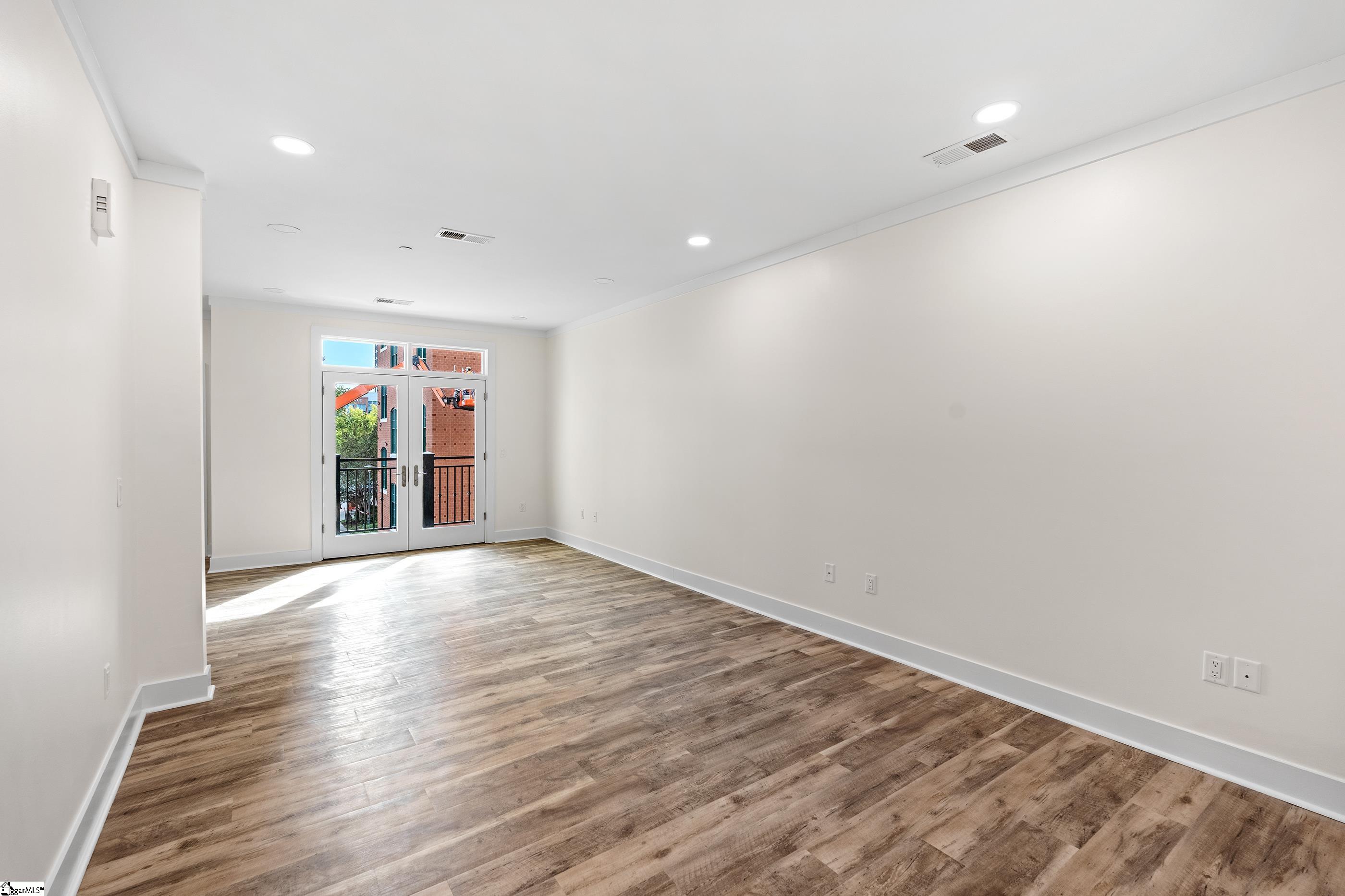 98 E Mcbee Avenue Property Photo 13
