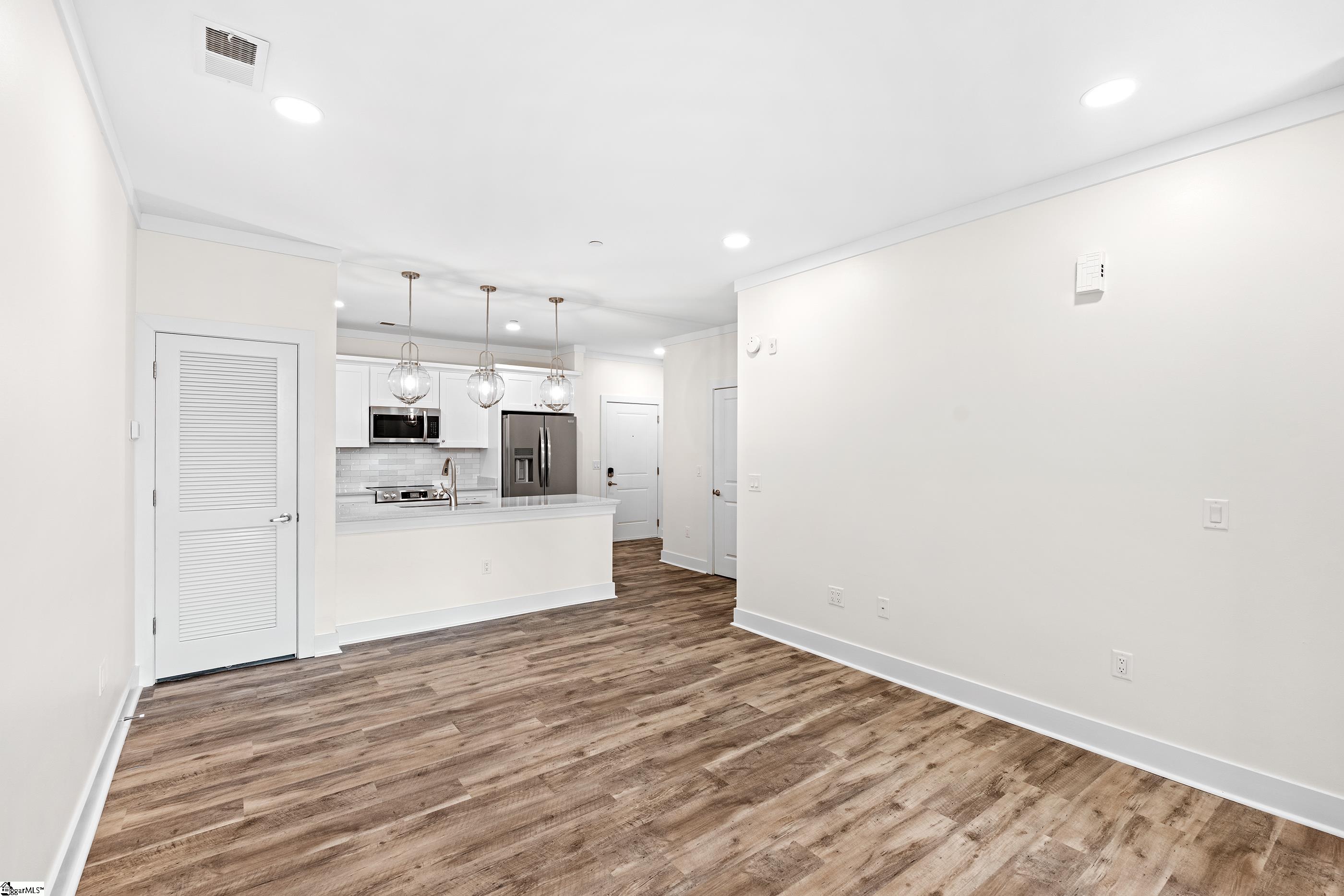 98 E Mcbee Avenue Property Photo 14