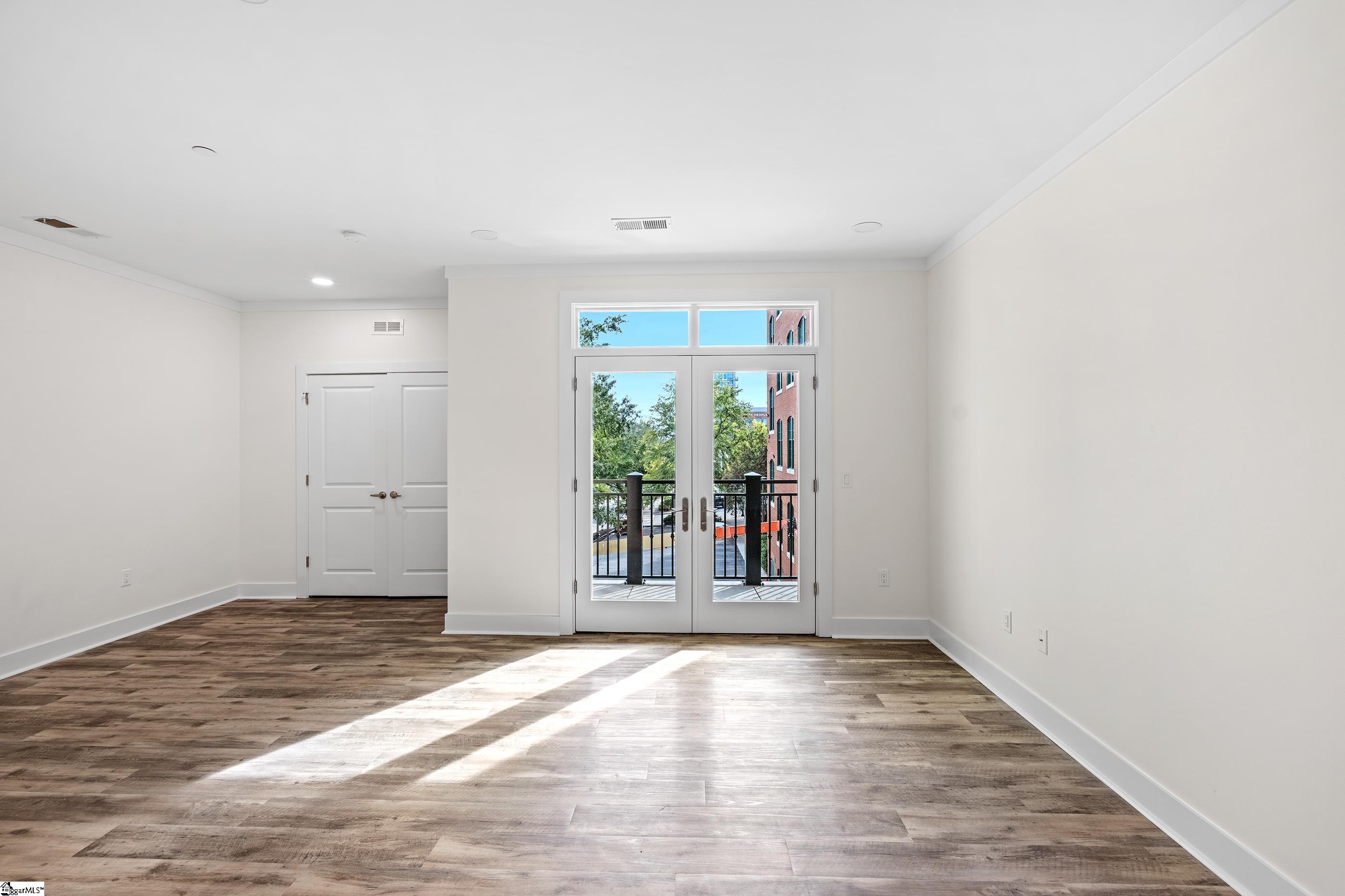 98 E Mcbee Avenue Property Photo 15