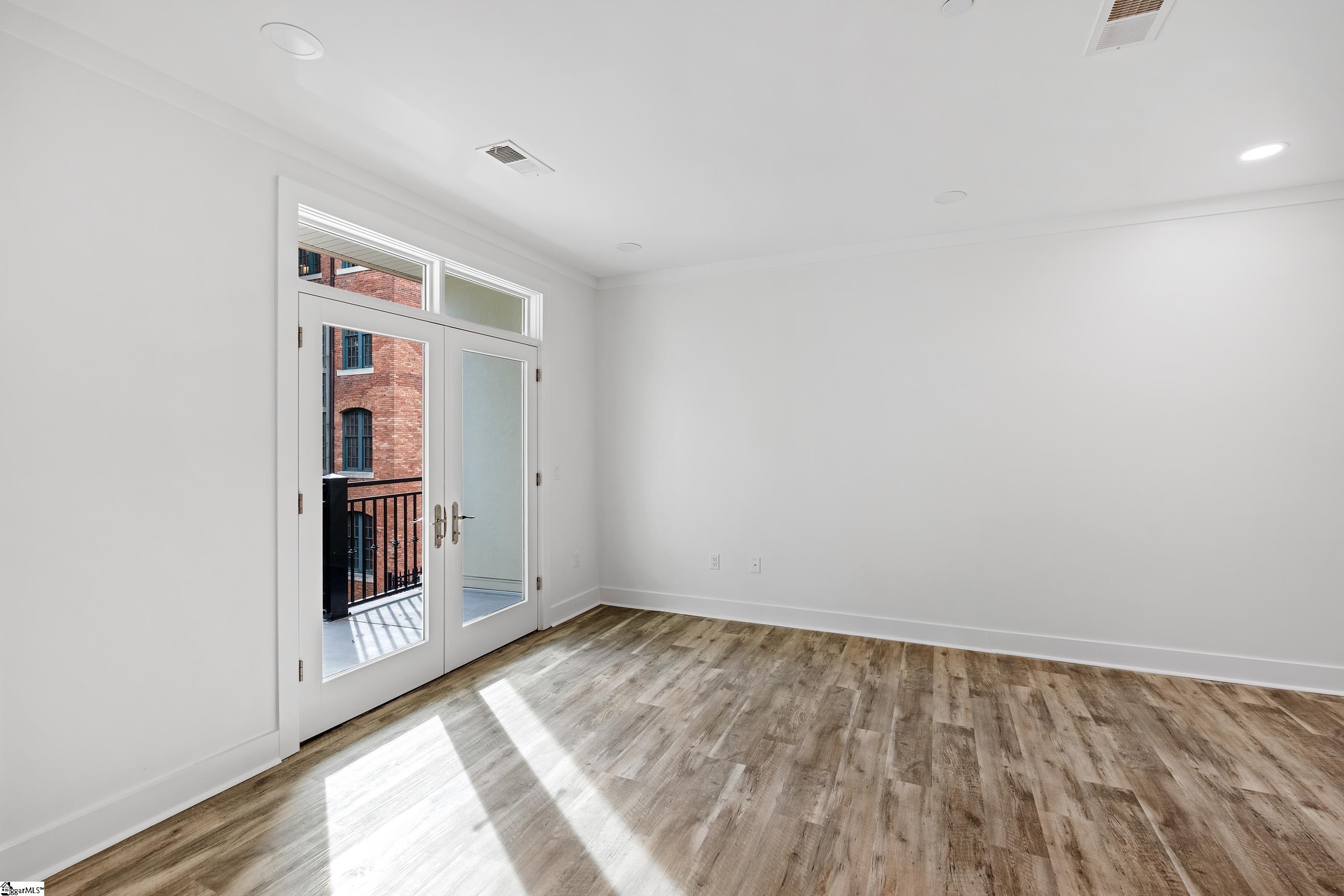 98 E Mcbee Avenue Property Photo 16