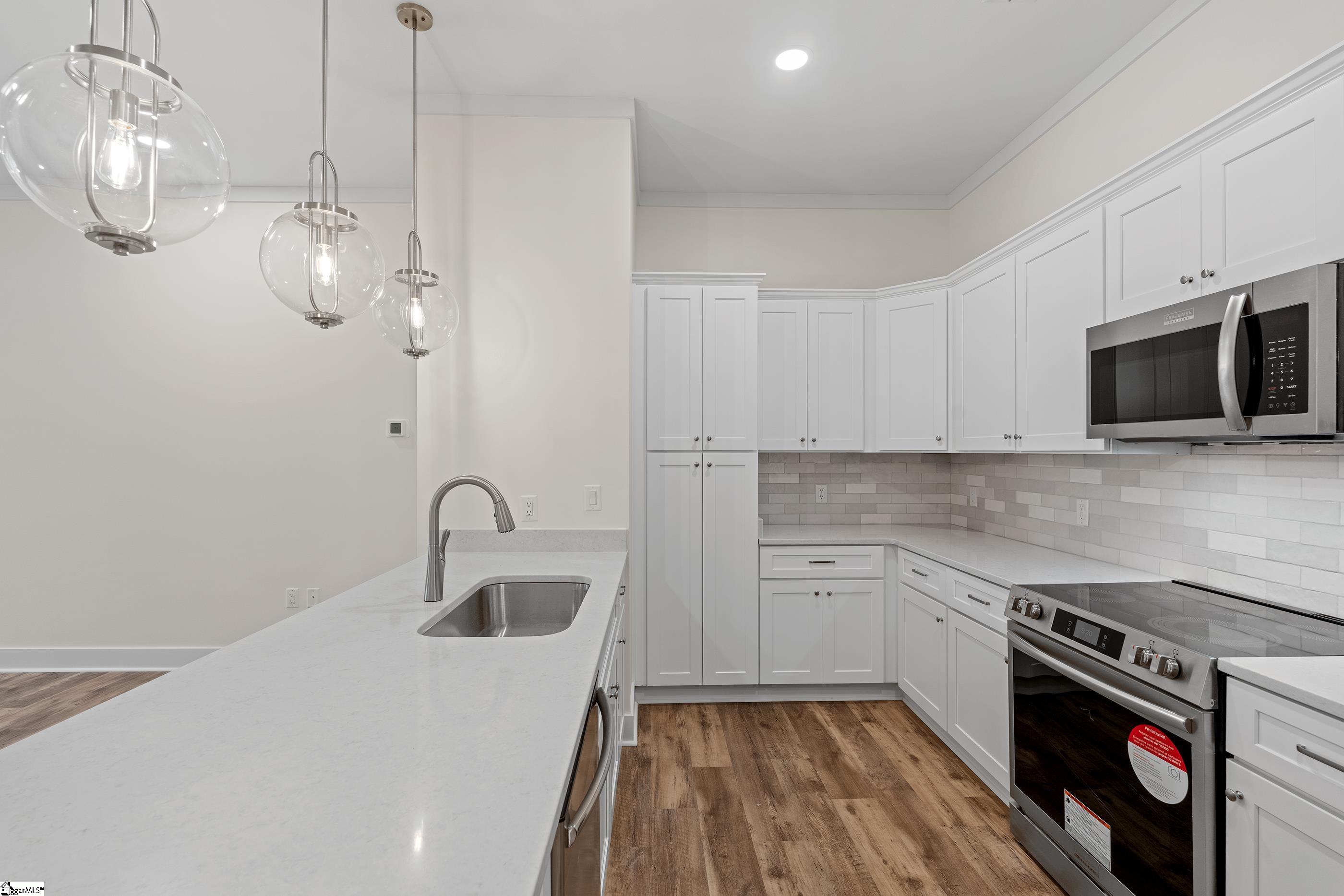 98 E Mcbee Avenue Property Photo 8