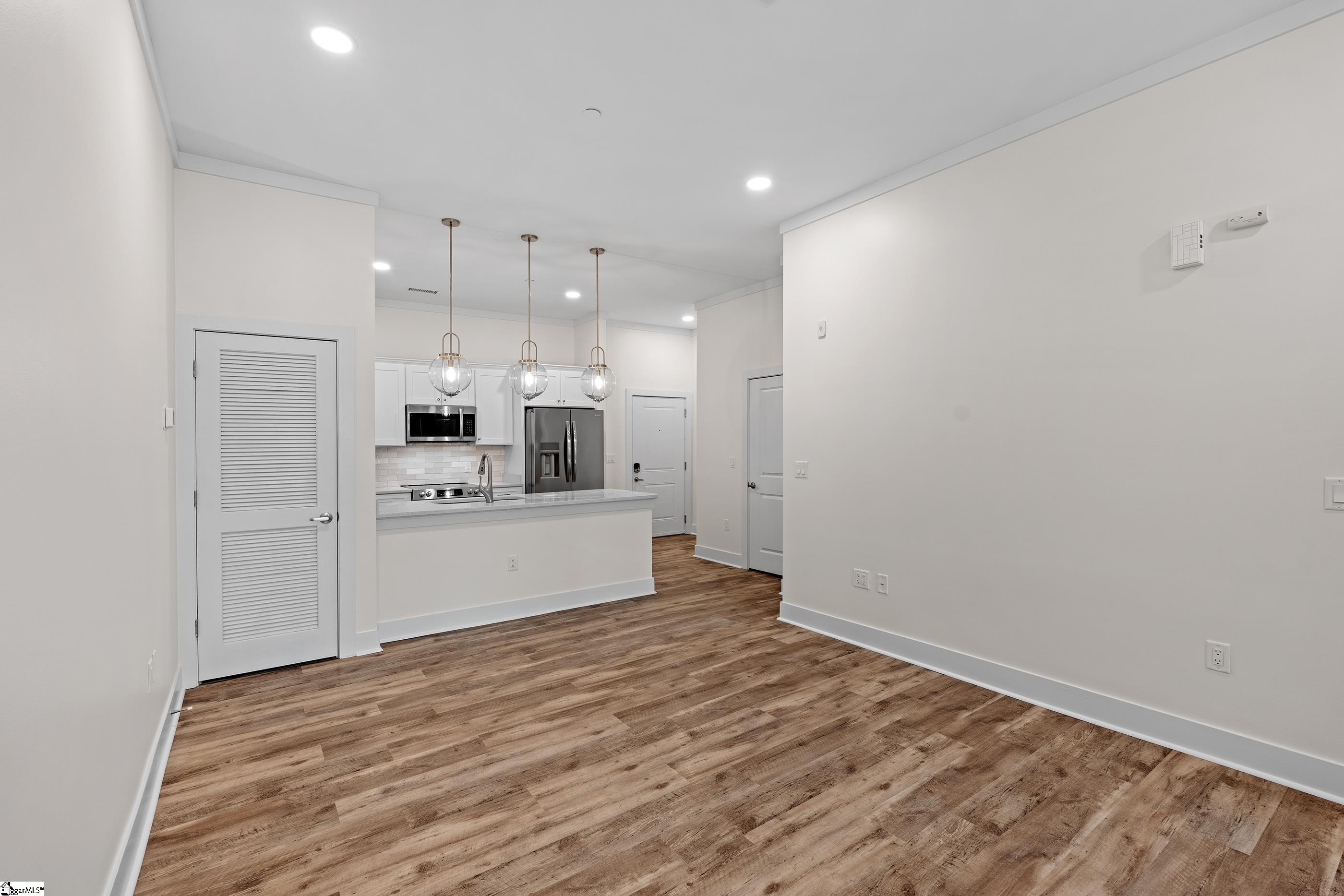98 E Mcbee Avenue Property Photo 13