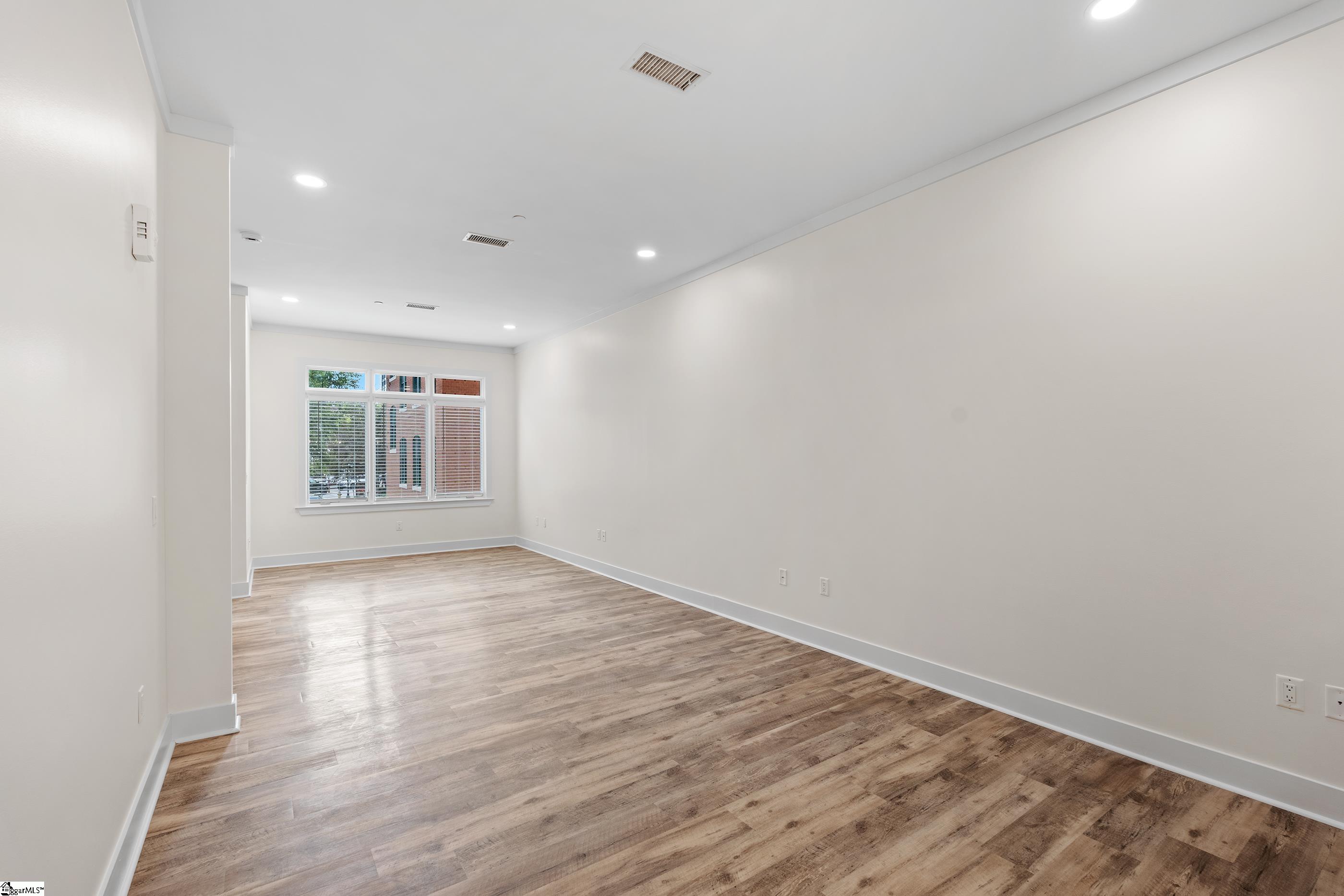 98 E Mcbee Avenue Property Photo 14