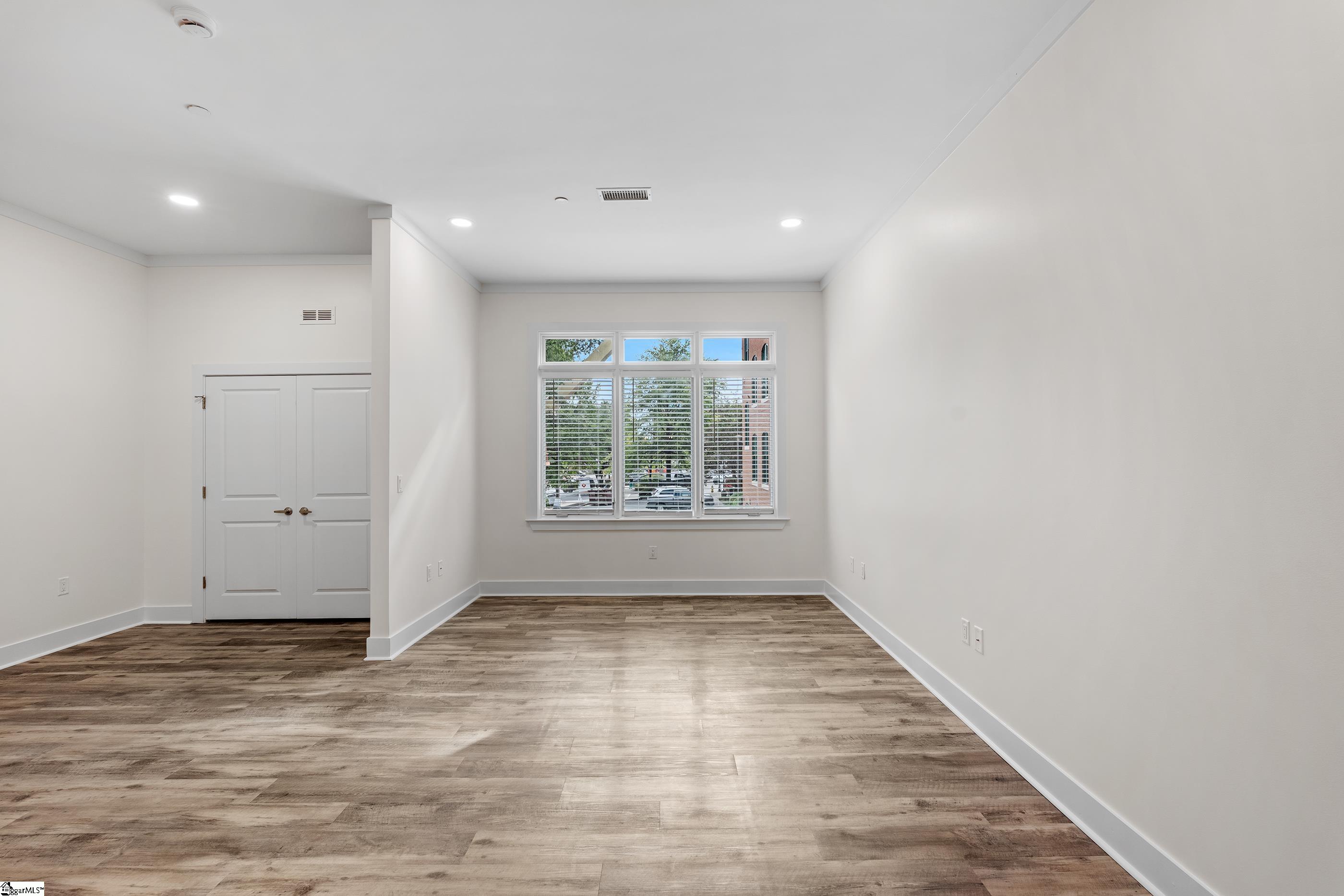 98 E Mcbee Avenue Property Photo 15