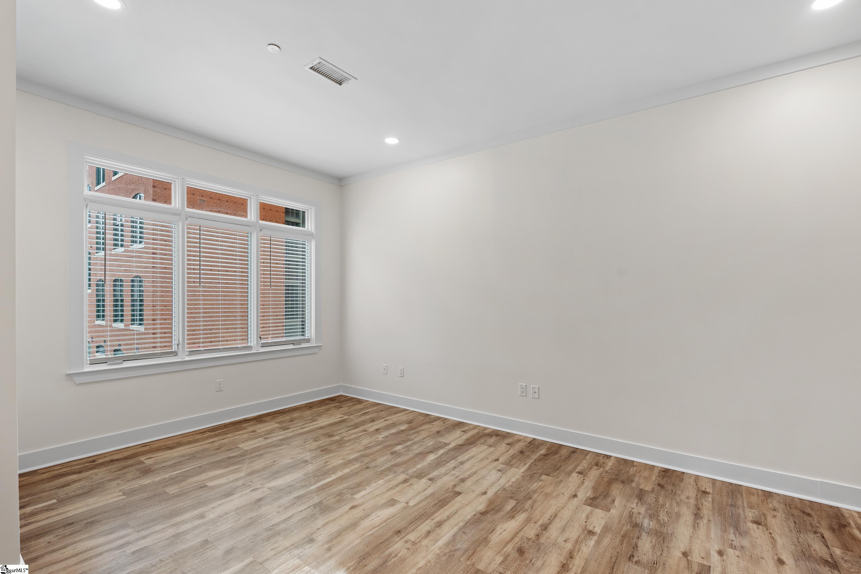 98 E Mcbee Avenue Property Photo 16