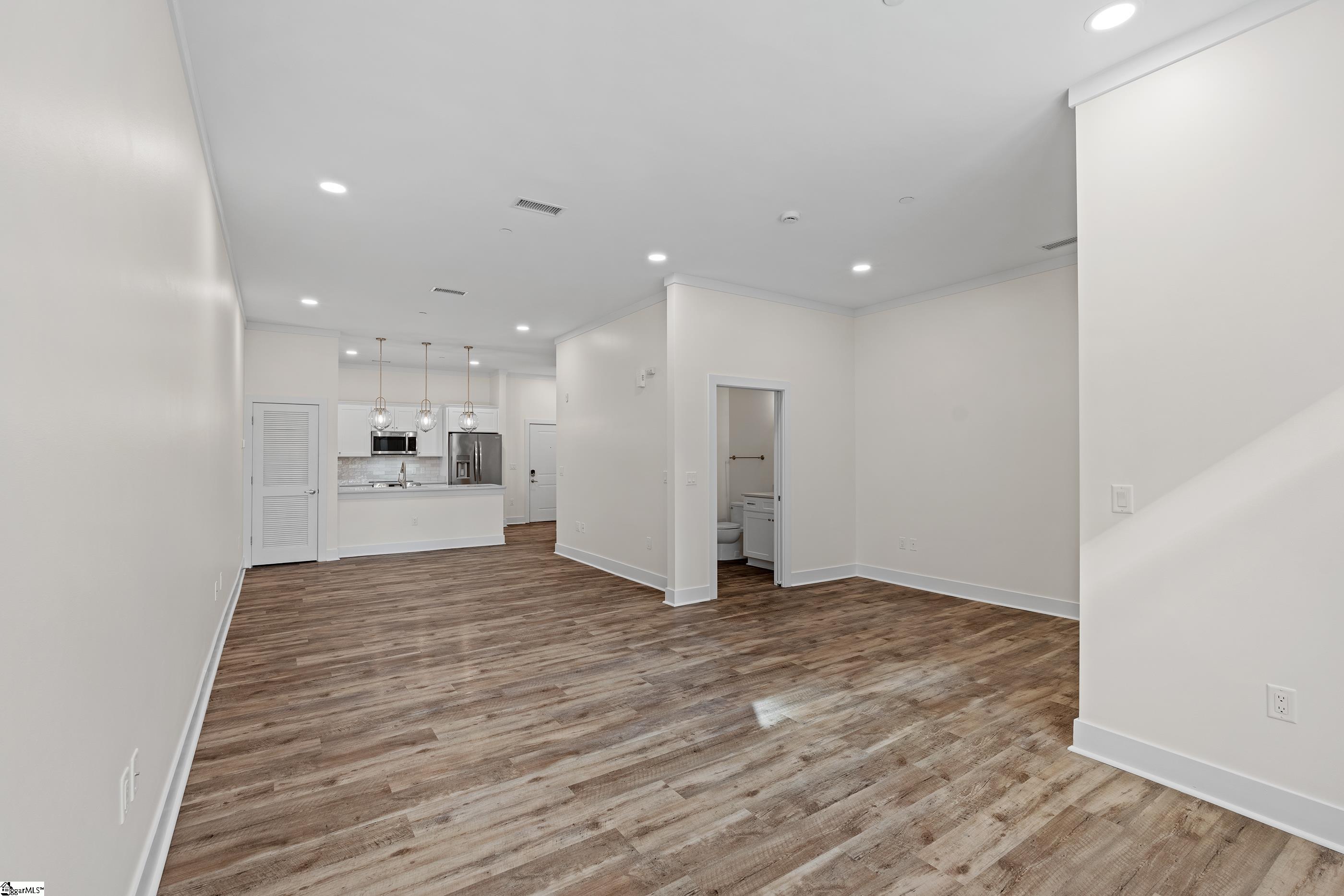 98 E Mcbee Avenue Property Photo 17